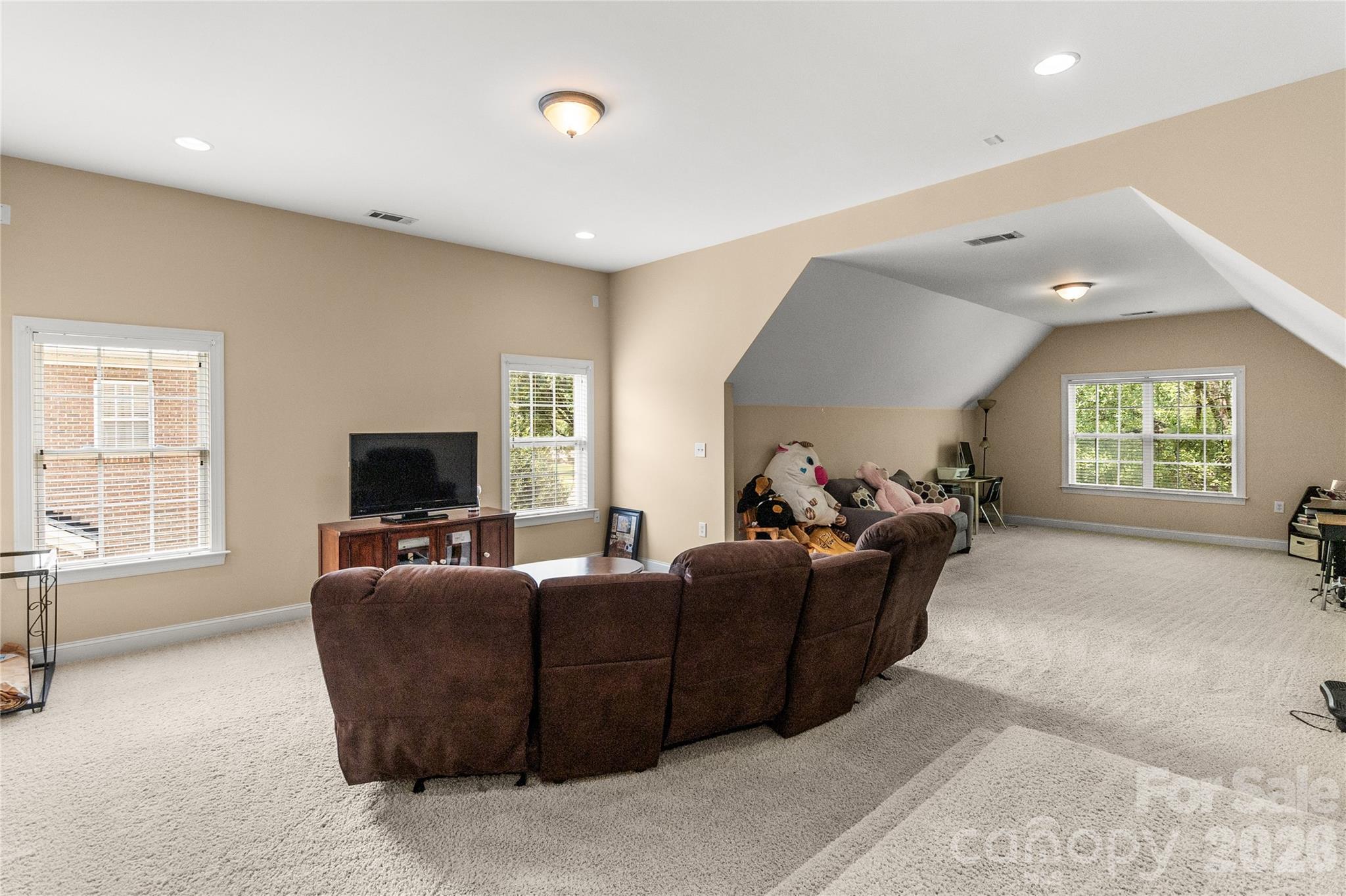 8744 Savannah Road — Harrisburg