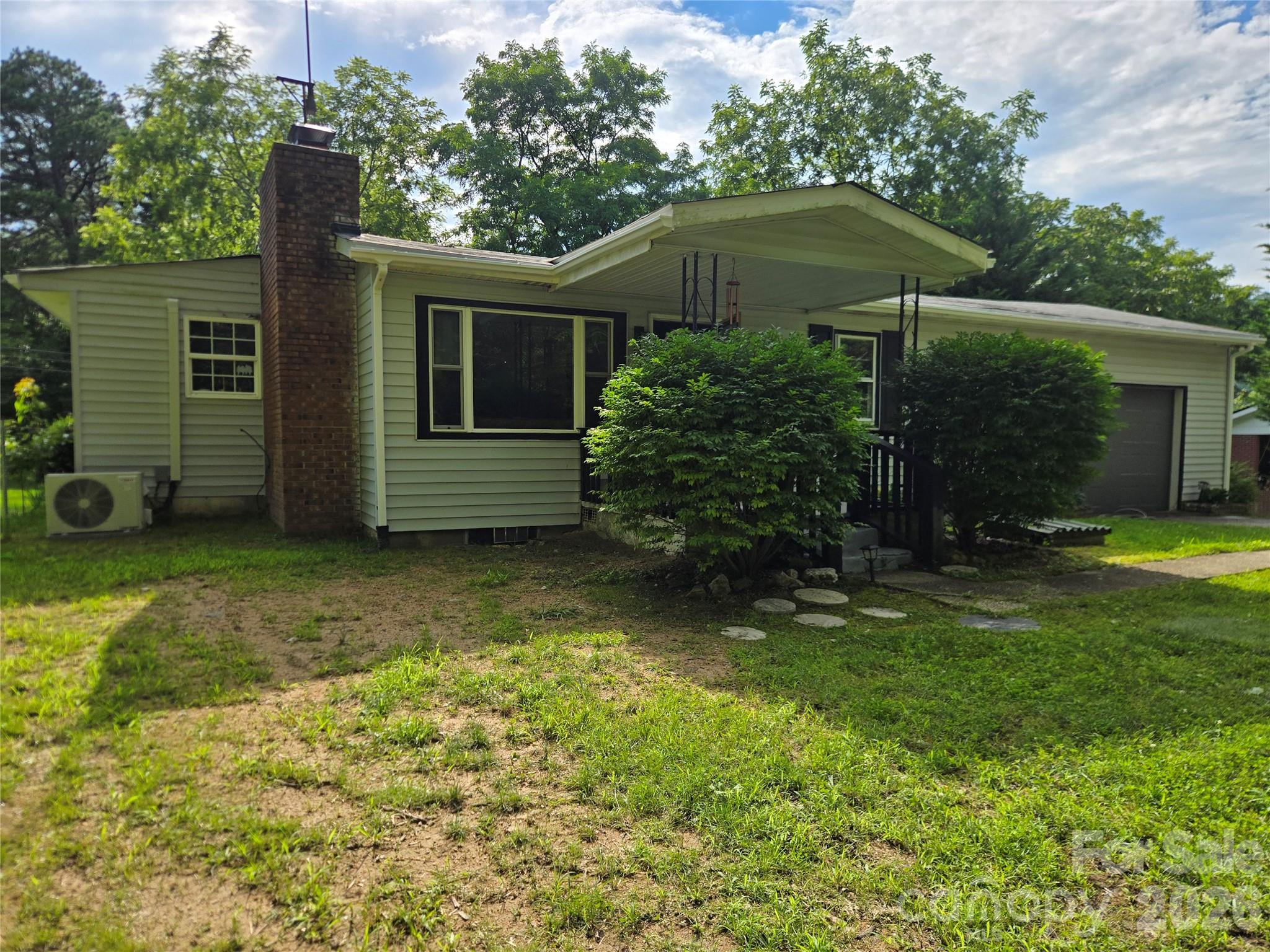 1323 Locust Grove Road — Hendersonville