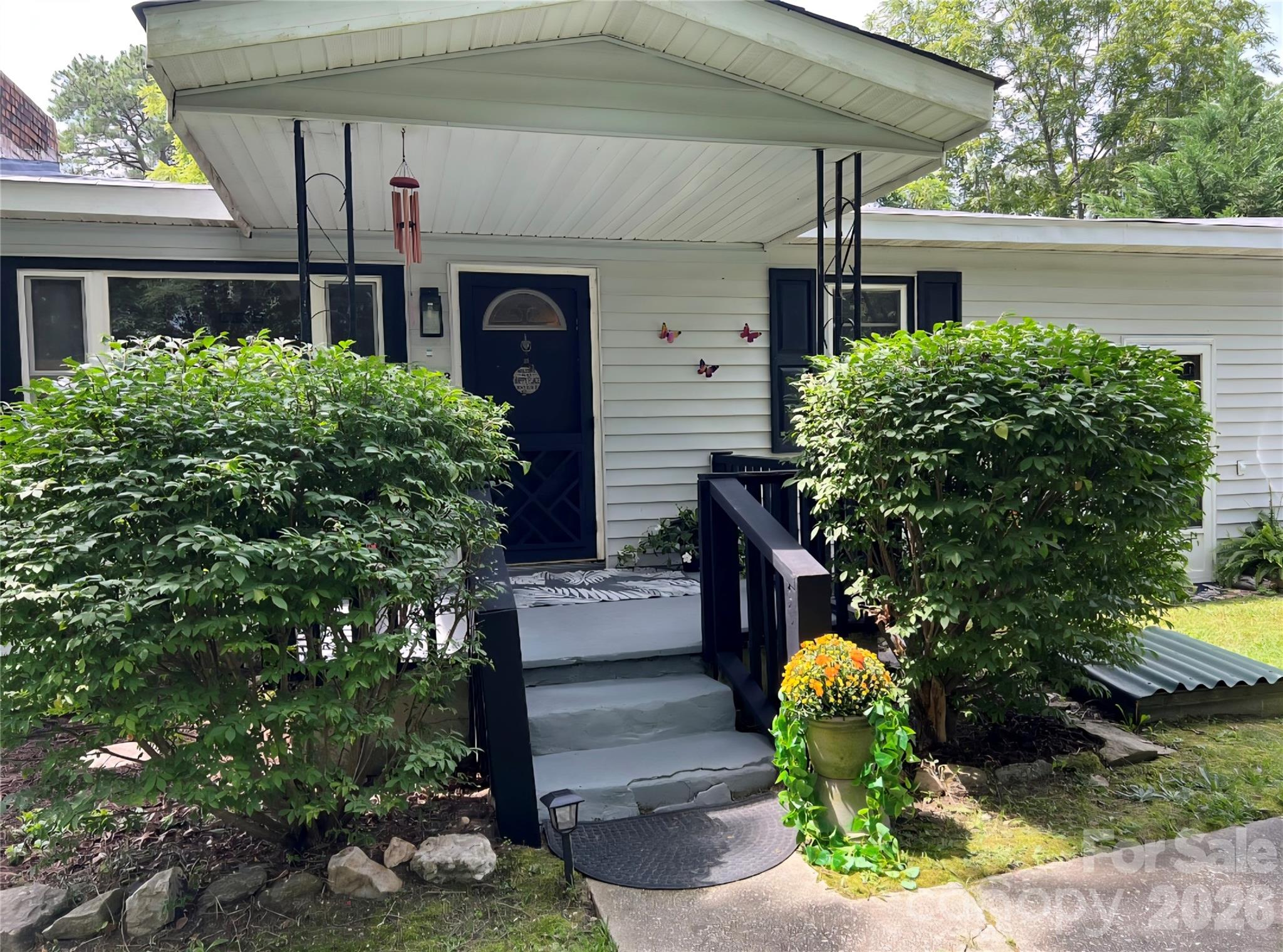1323 Locust Grove Road — Hendersonville