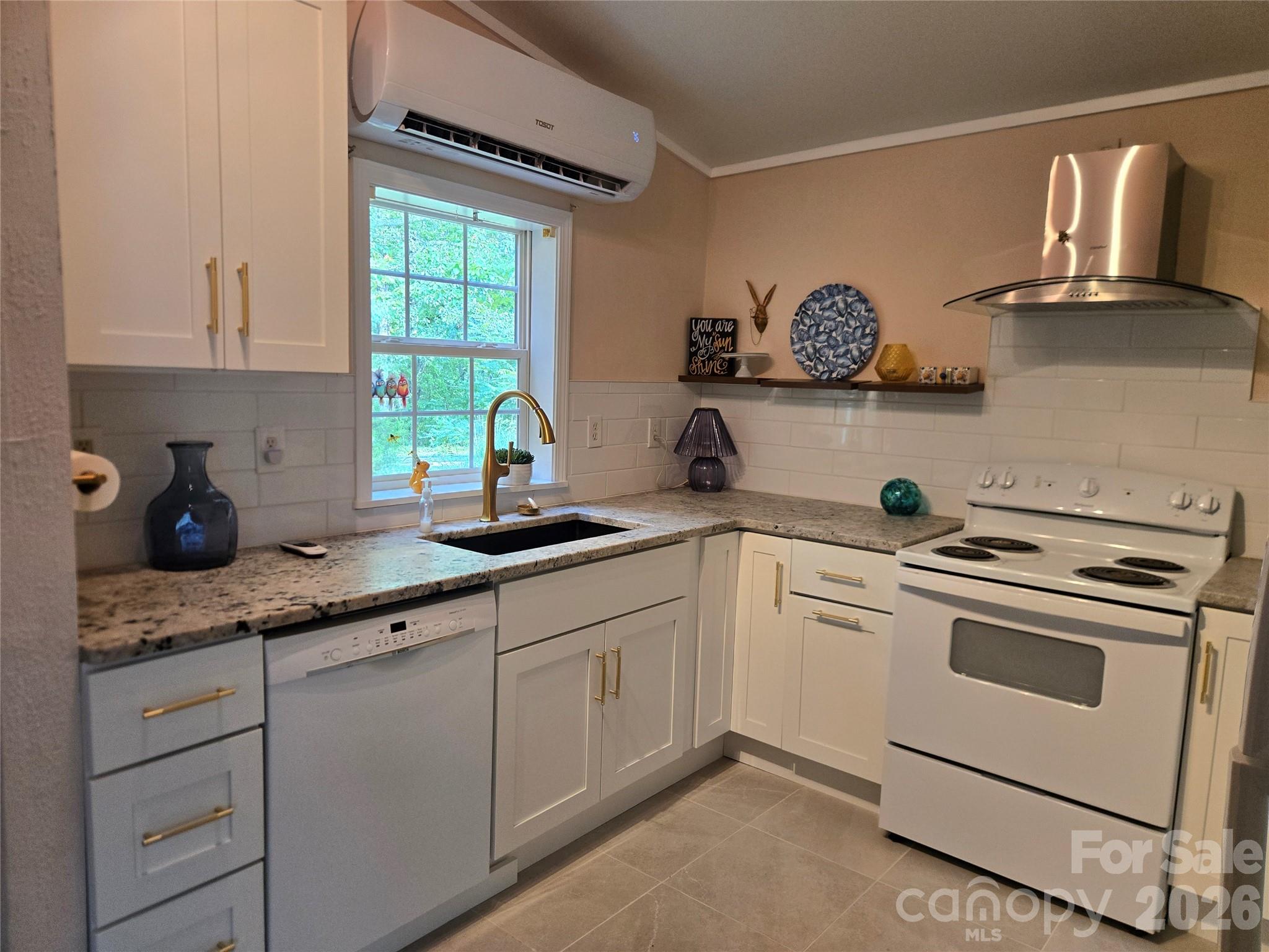 1323 Locust Grove Road — Hendersonville