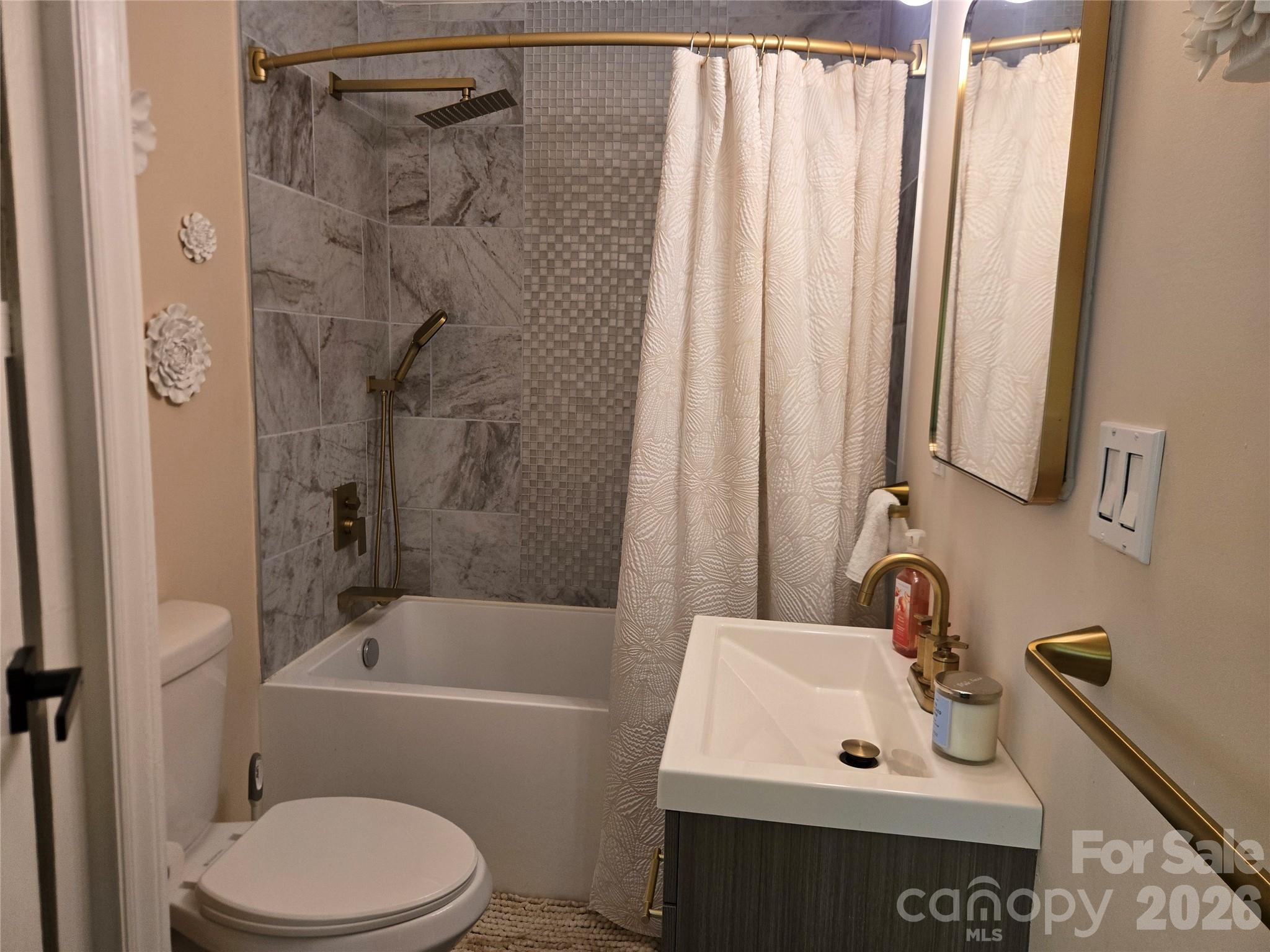 1323 Locust Grove Road — Hendersonville