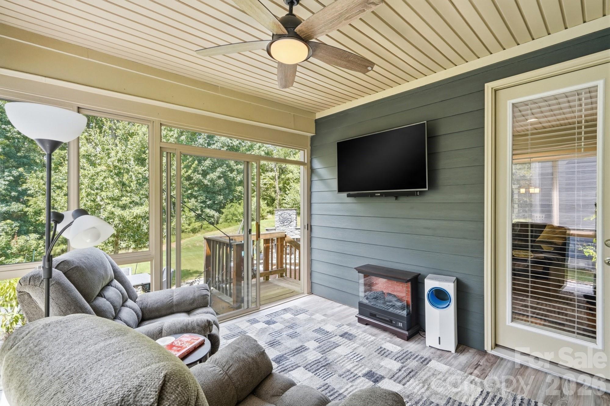 561 Sandbar Point — Lake Wylie
