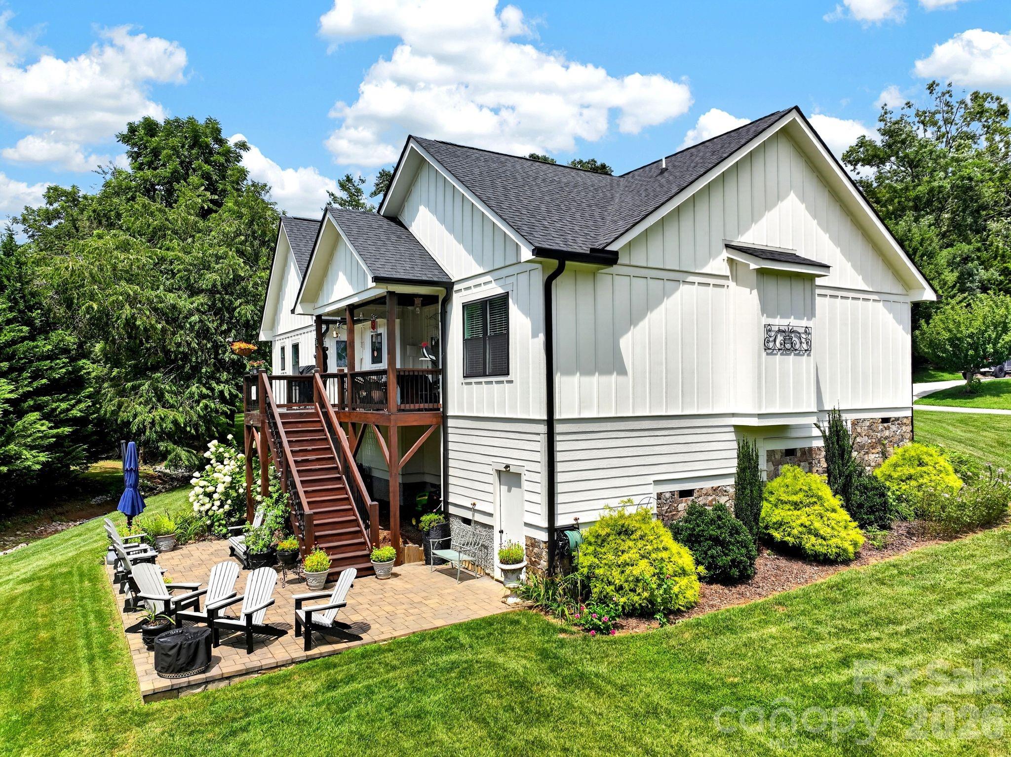 35 Meadow Haven Court — Mills River
