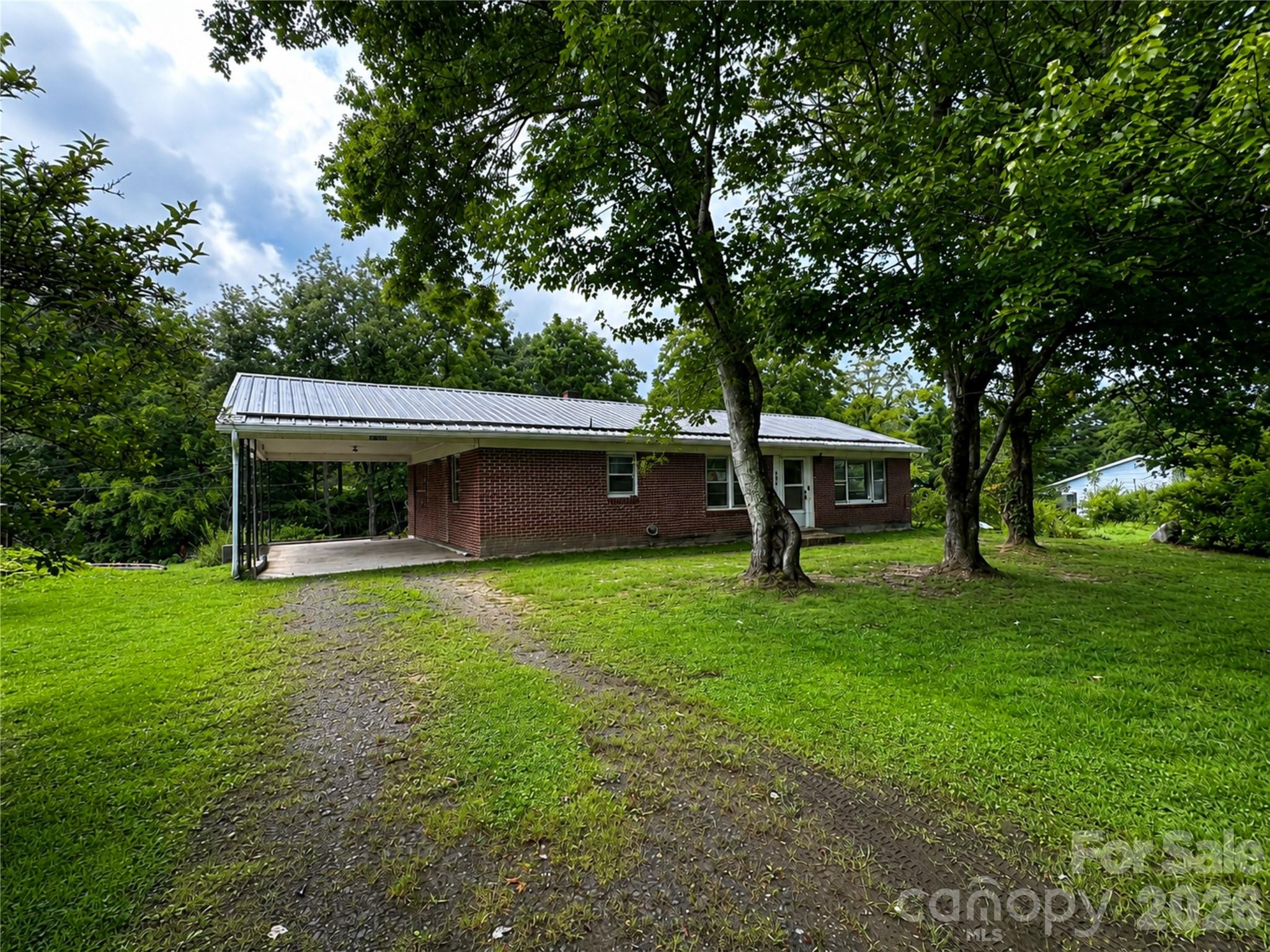 440 US 19e Highway — Spruce Pine