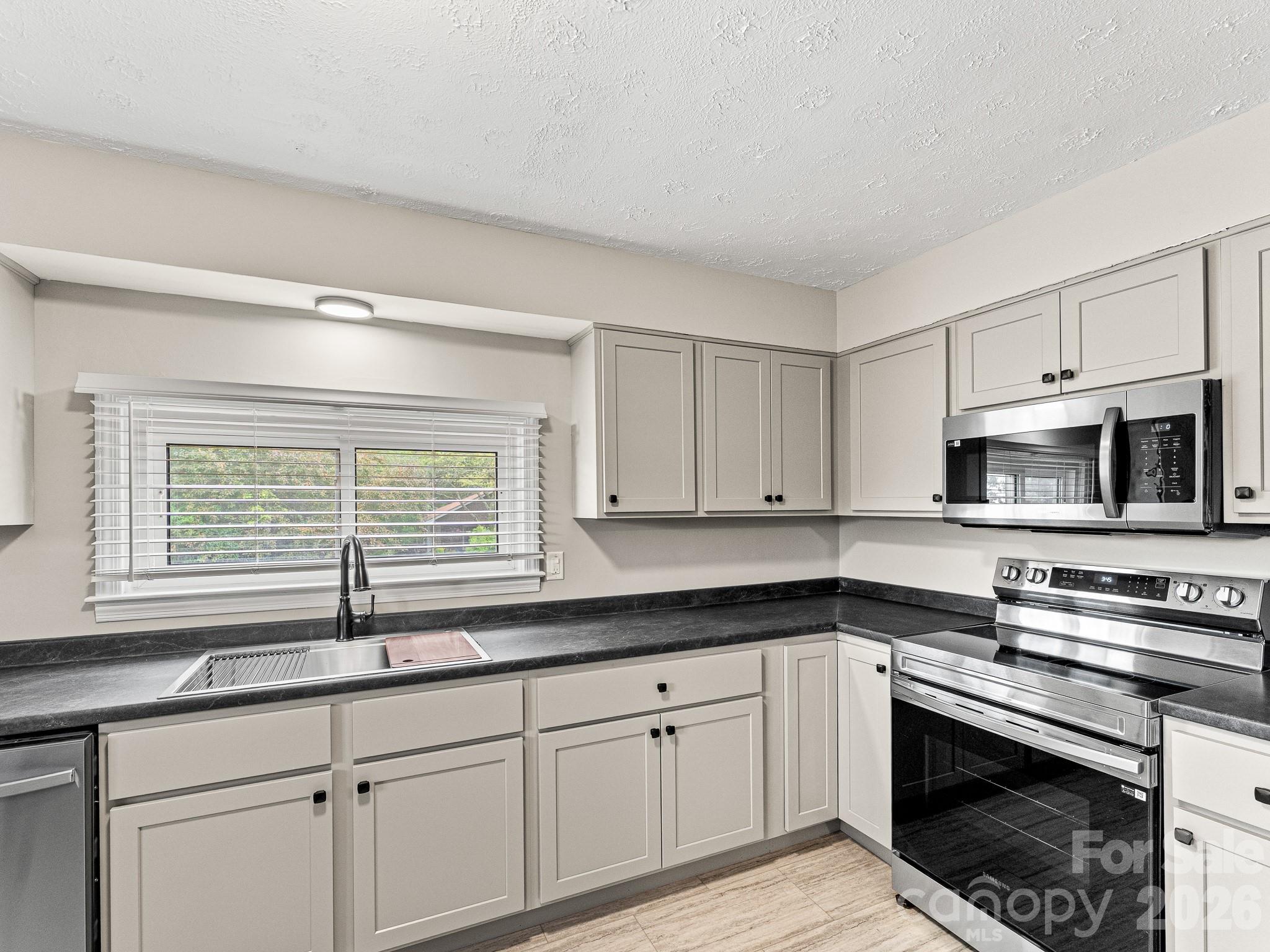 12 Baker Road — Asheville