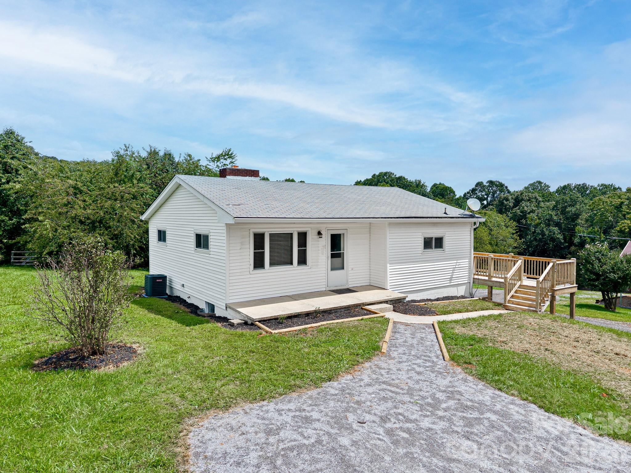 12 Baker Road — Asheville