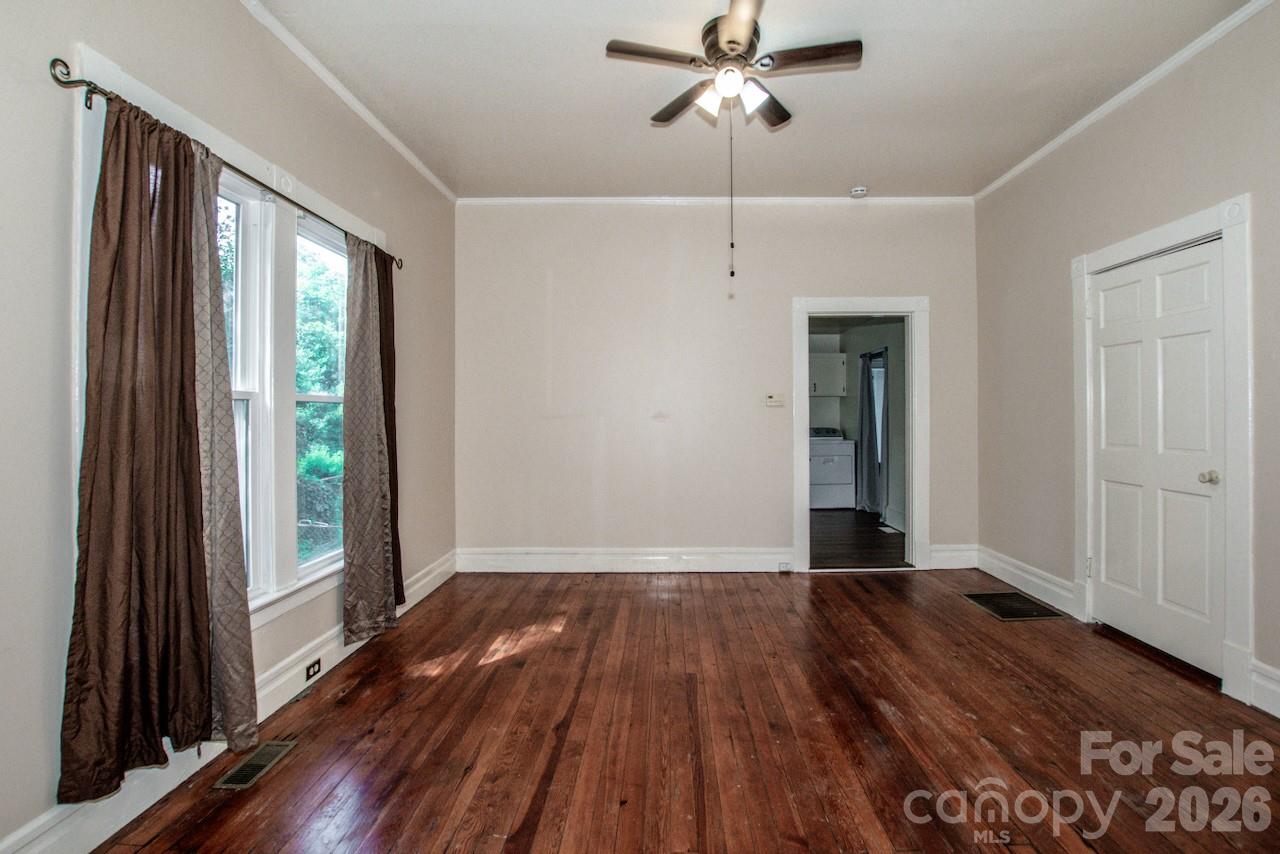 316 S Race Street — Statesville