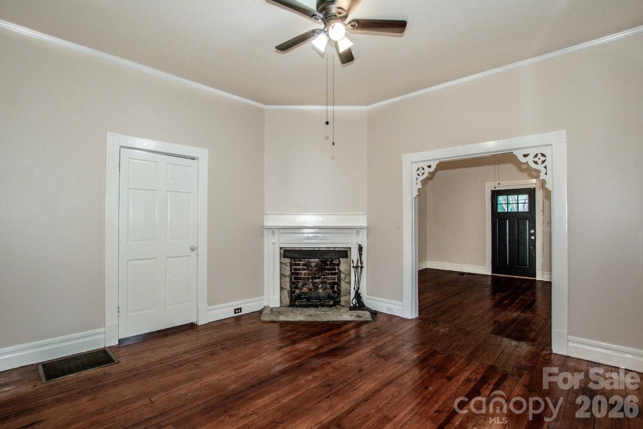 316 S Race Street — Statesville