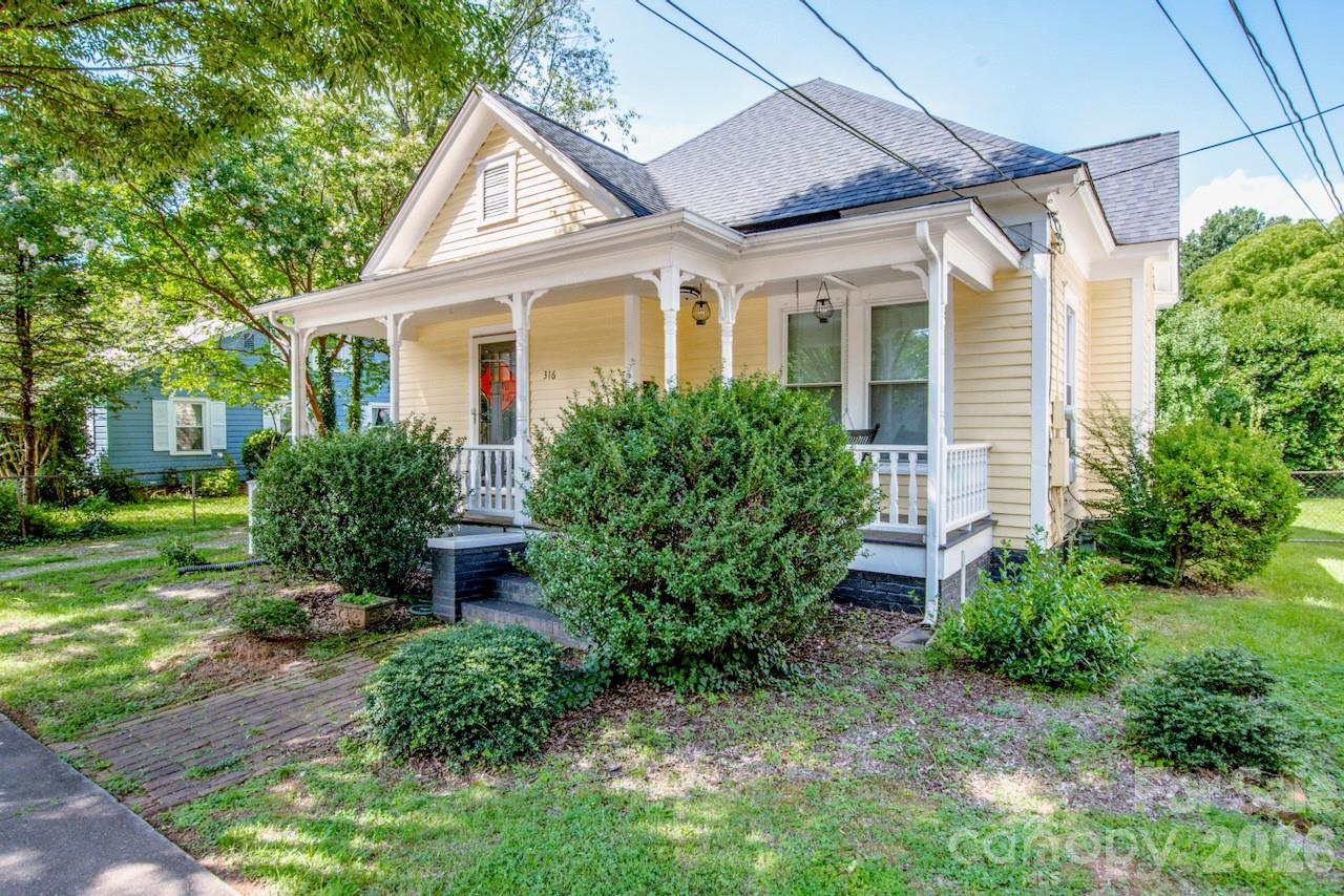 316 S Race Street — Statesville