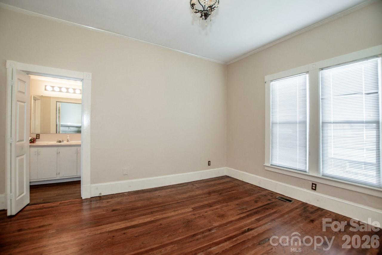 316 S Race Street — Statesville