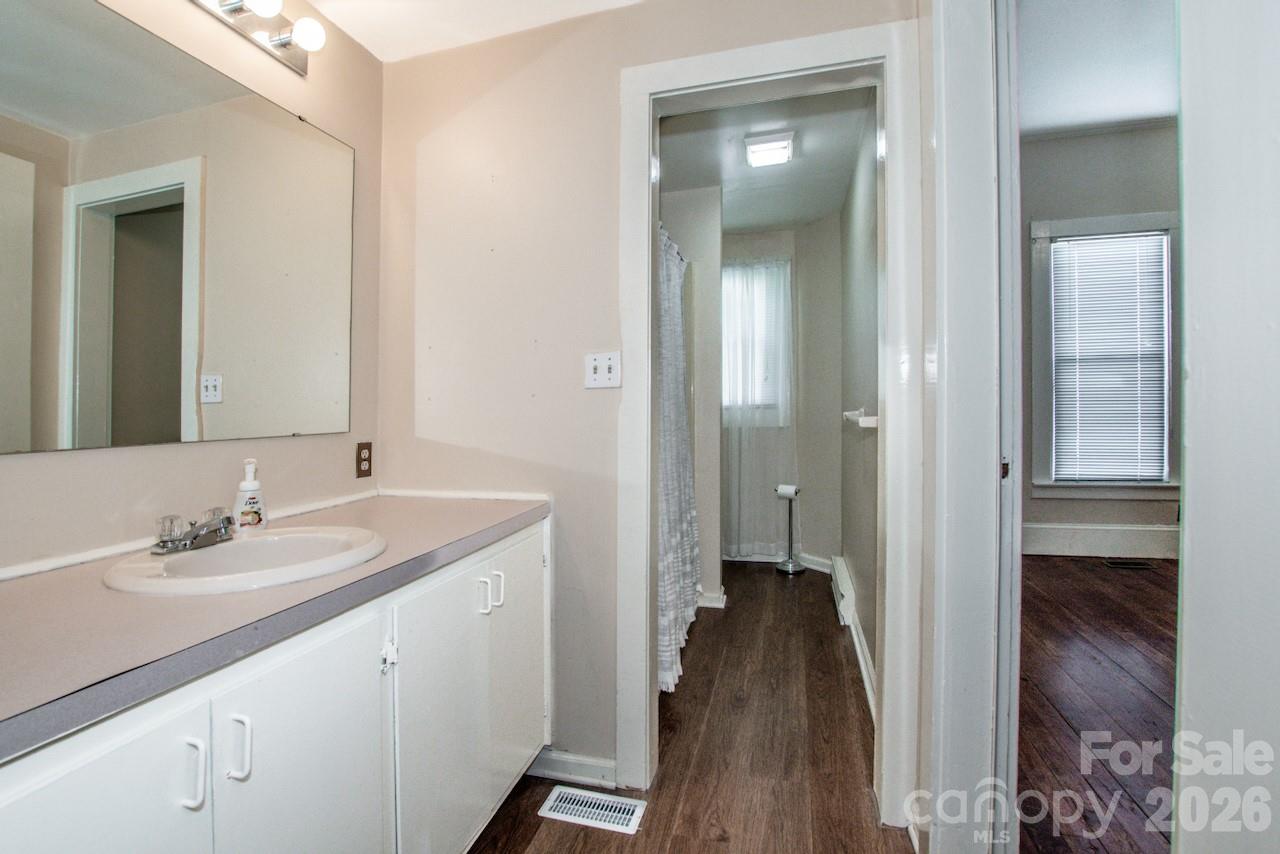 316 S Race Street — Statesville