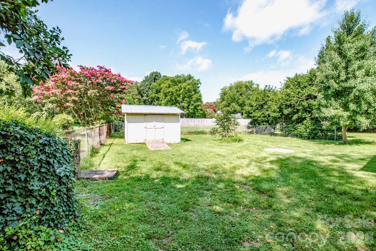 316 S Race Street — Statesville