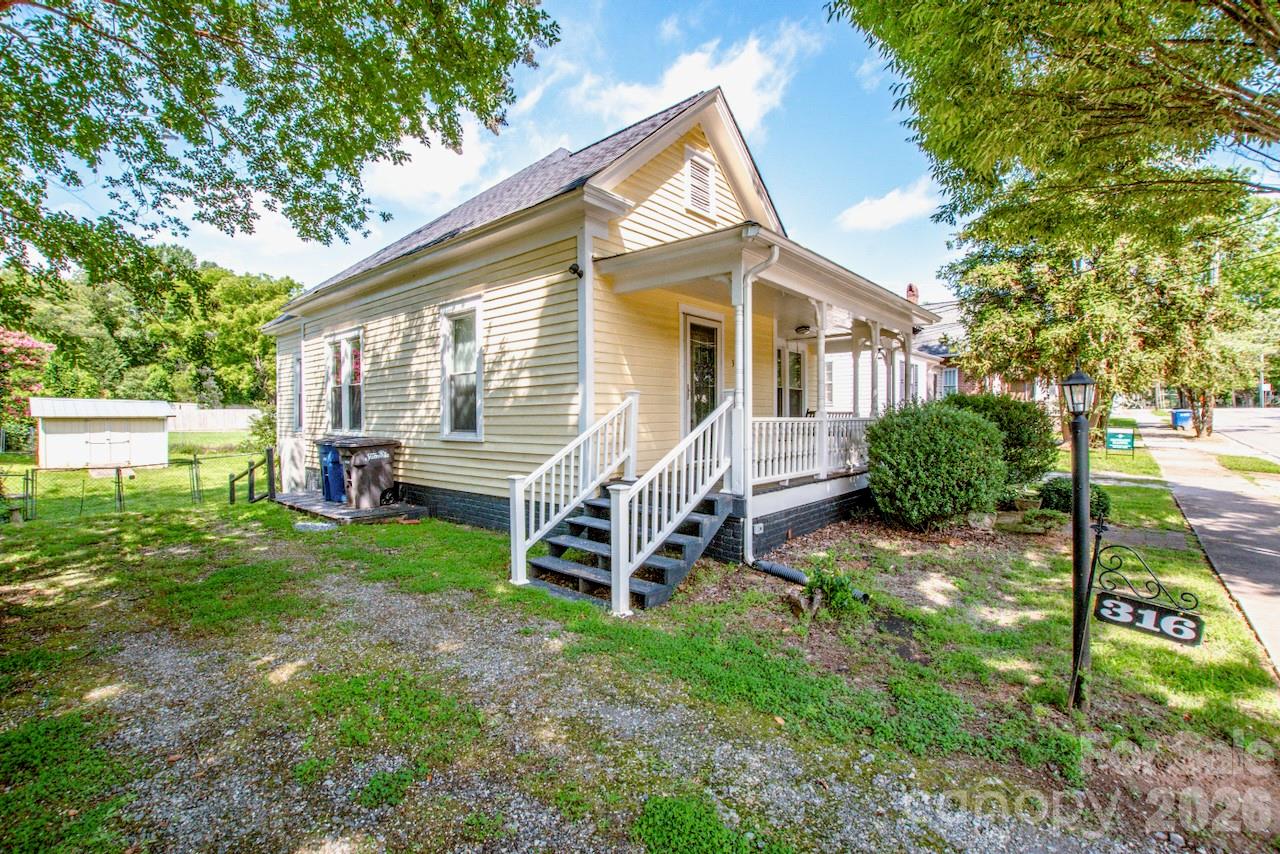 316 S Race Street — Statesville