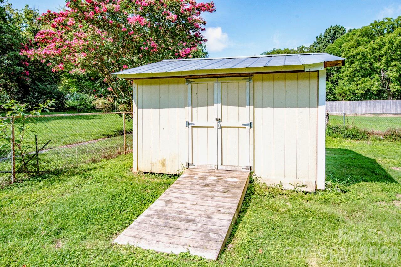 316 S Race Street — Statesville