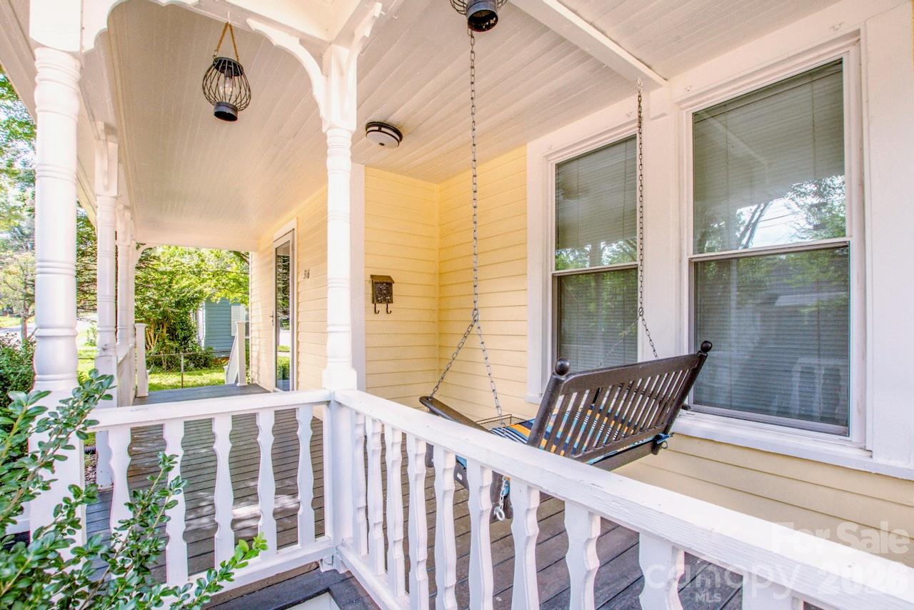 316 S Race Street — Statesville