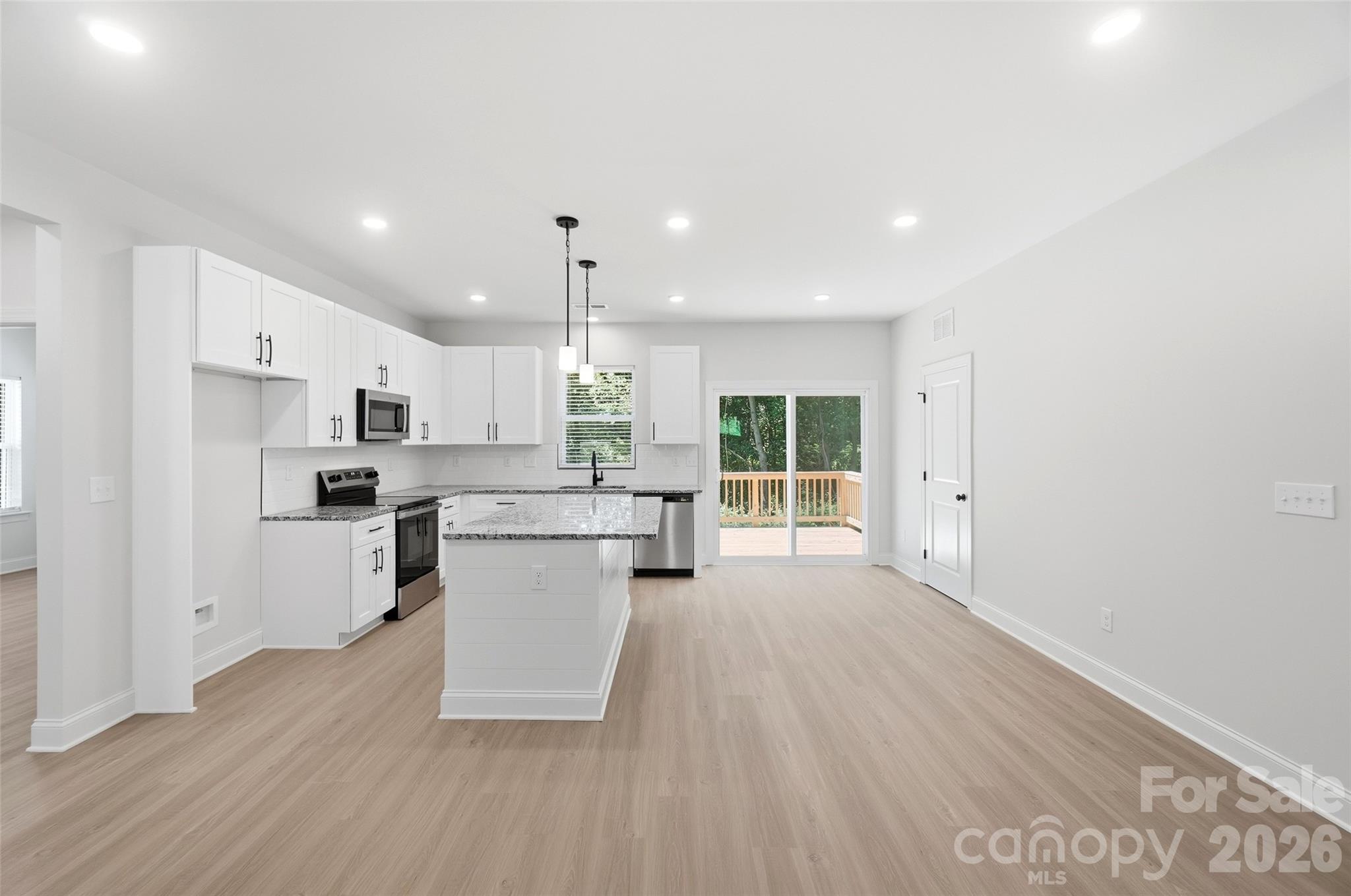 318 Honeywood Lane — Monroe