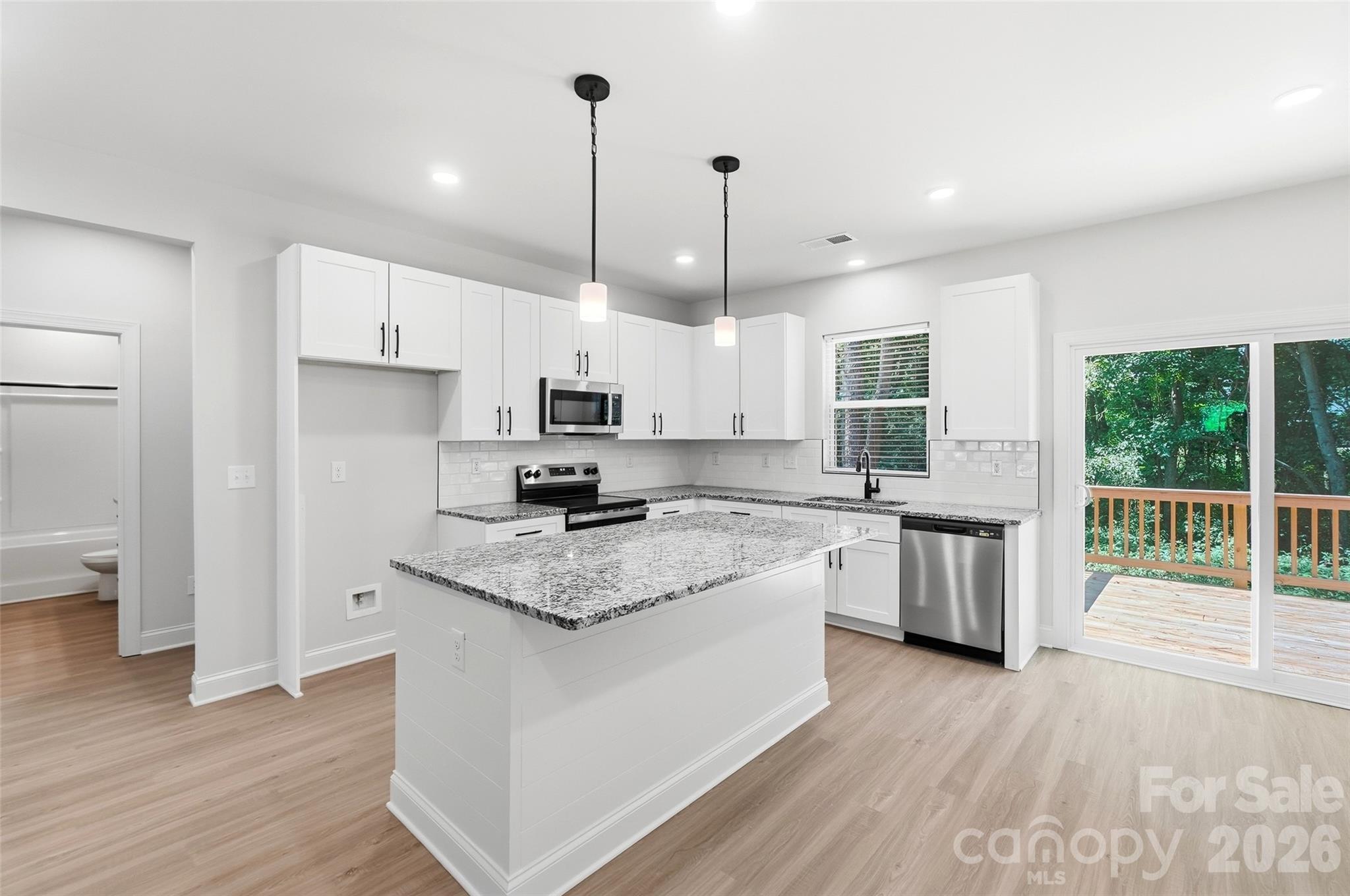 318 Honeywood Lane — Monroe
