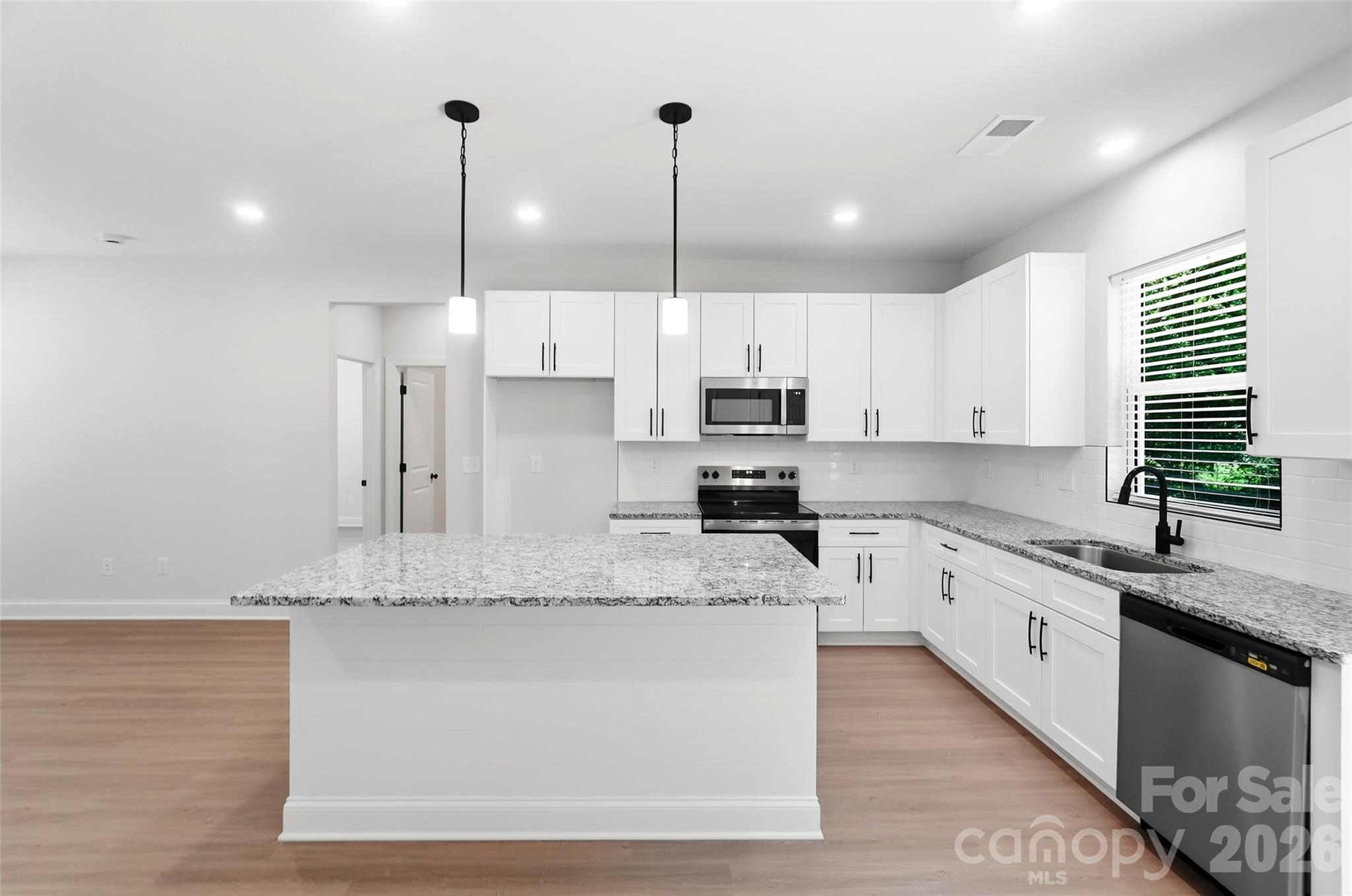 318 Honeywood Lane — Monroe