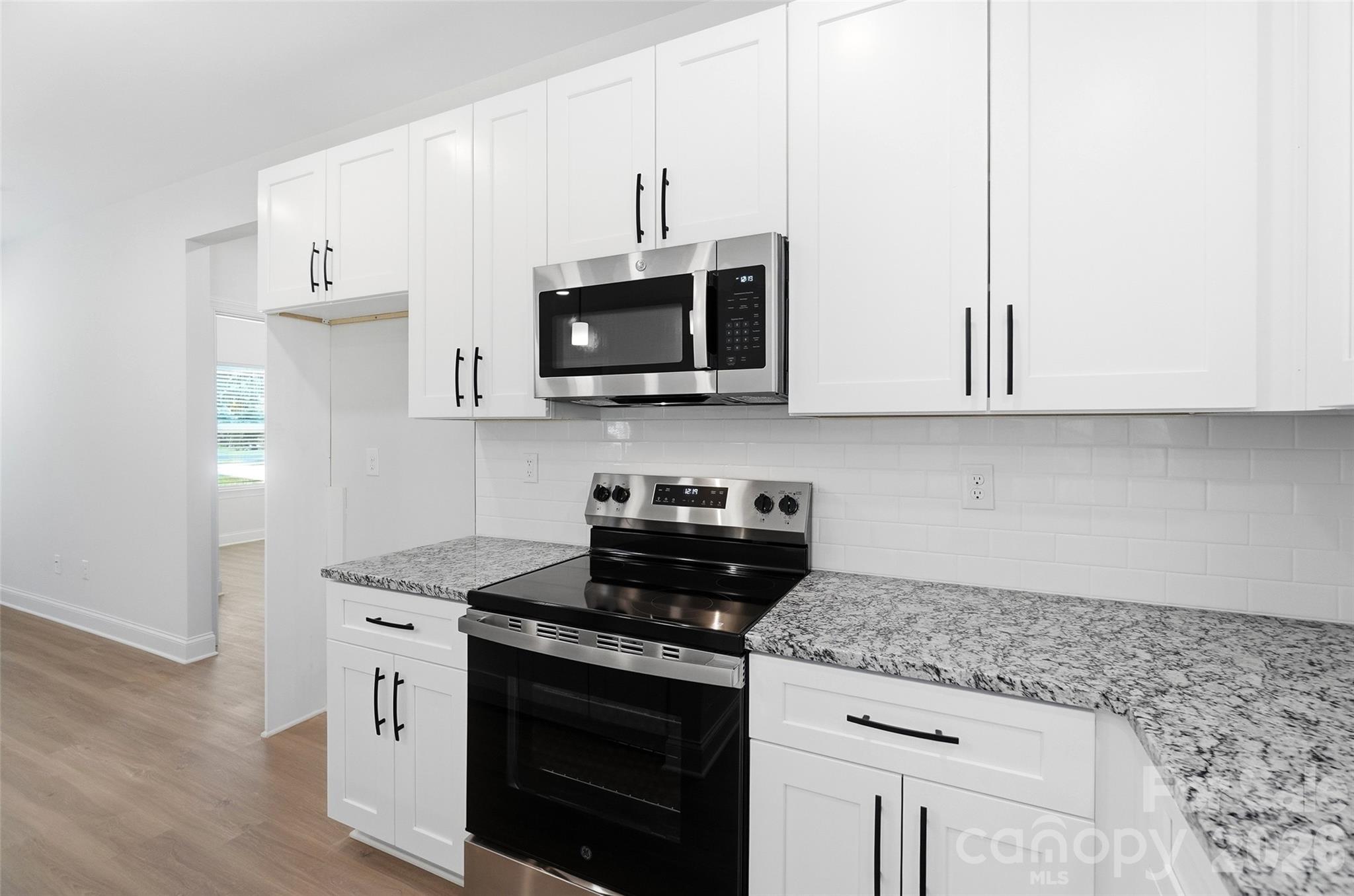 318 Honeywood Lane — Monroe