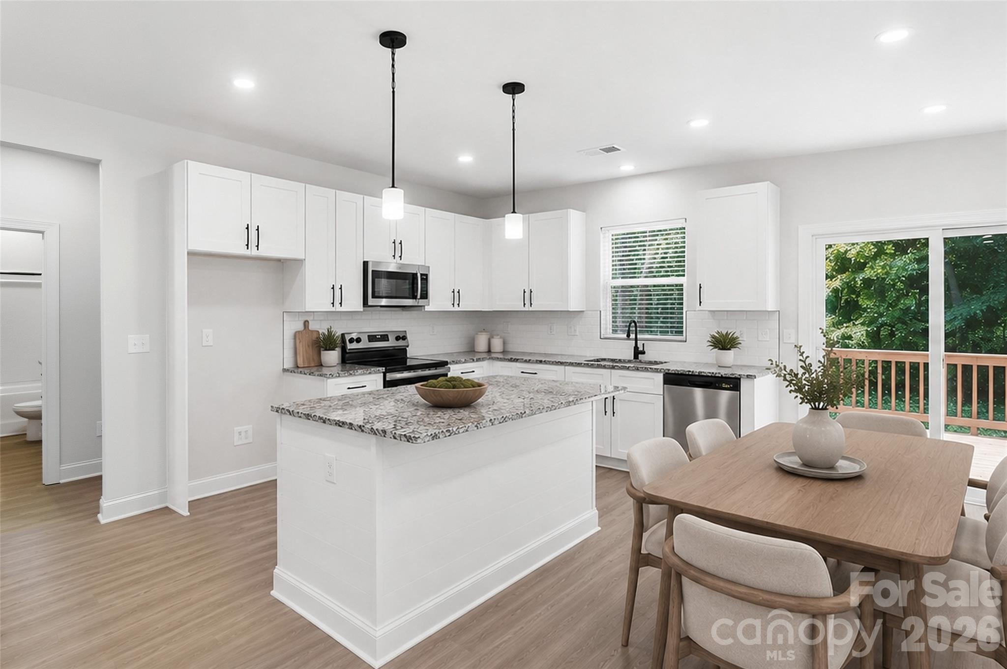318 Honeywood Lane — Monroe