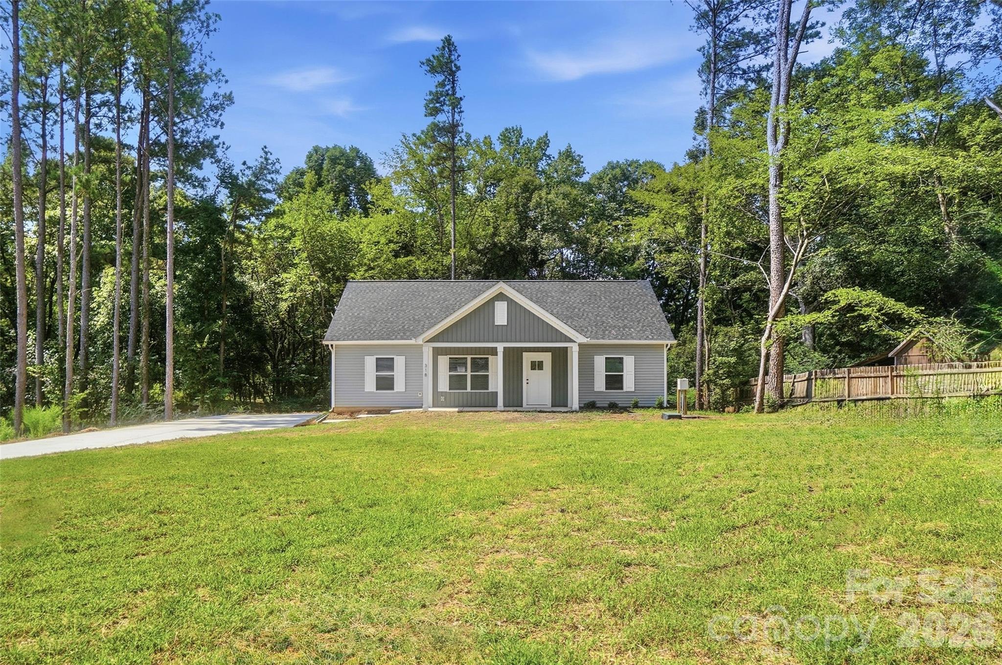 318 Honeywood Lane — Monroe