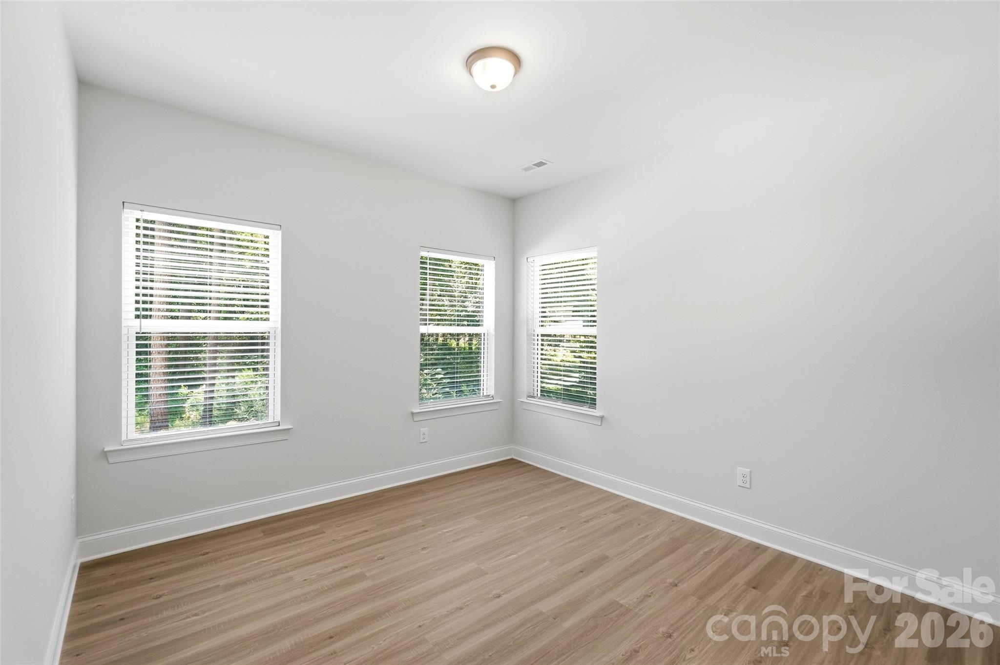 318 Honeywood Lane — Monroe