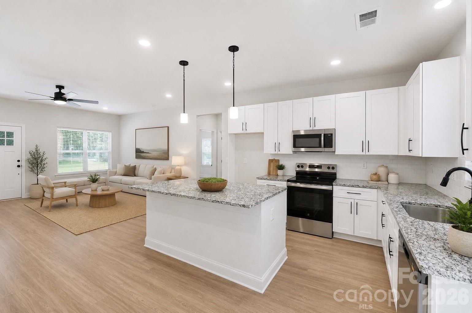 318 Honeywood Lane — Monroe