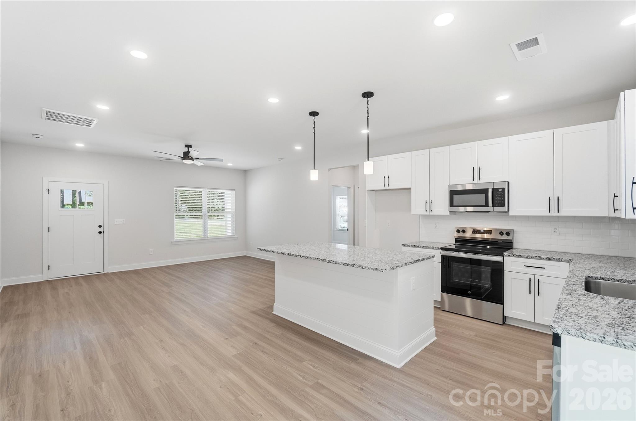 318 Honeywood Lane — Monroe