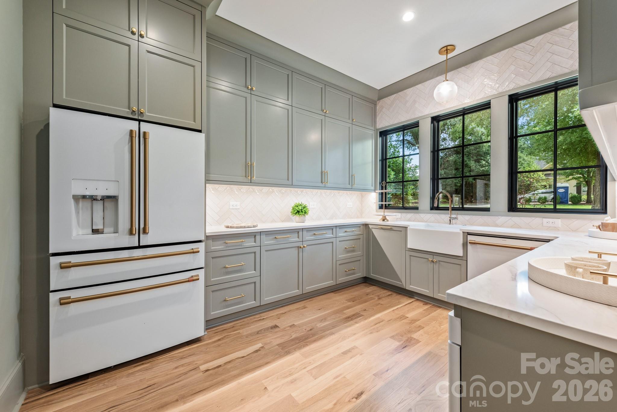237 N Canterbury Road — Charlotte