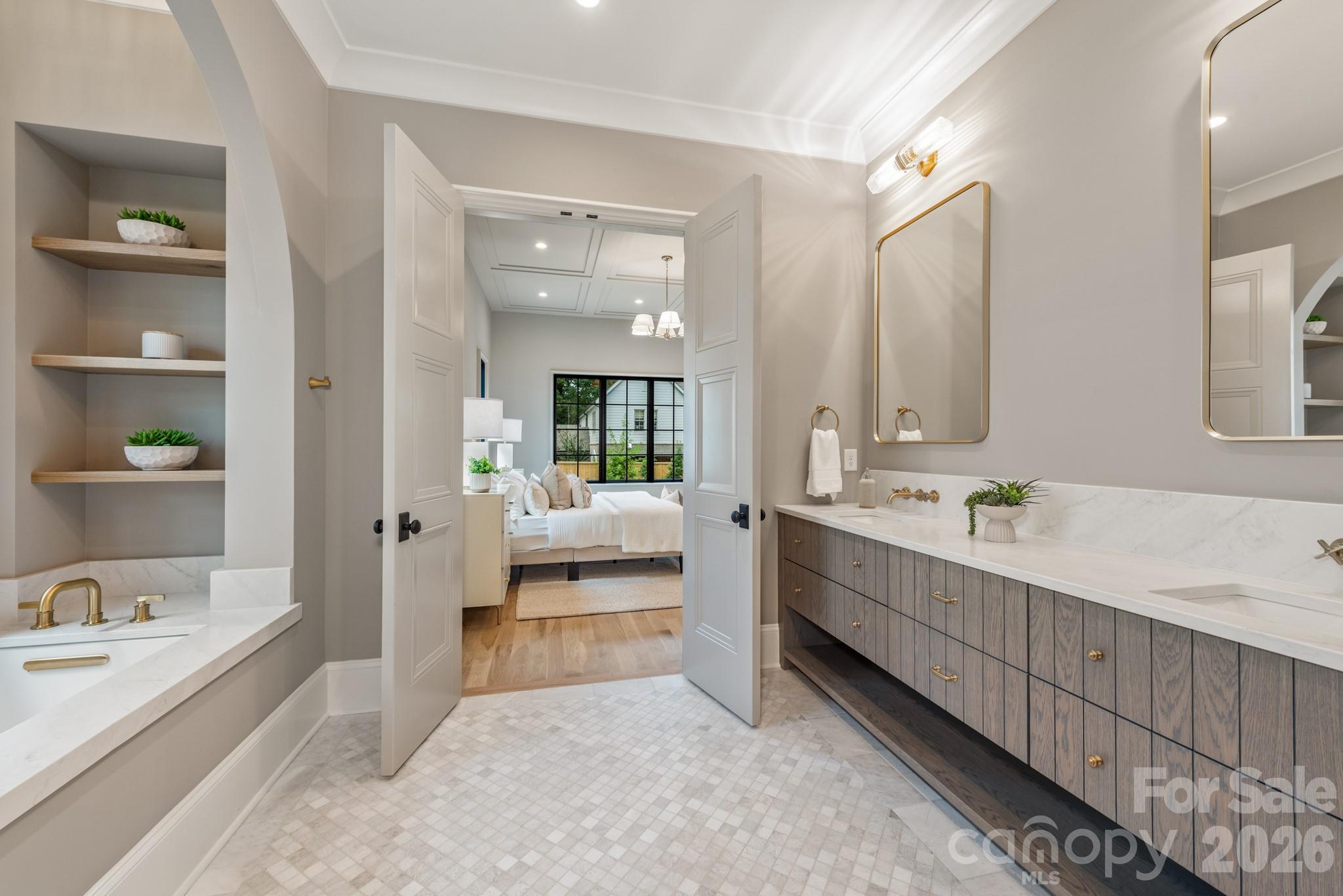 237 N Canterbury Road — Charlotte