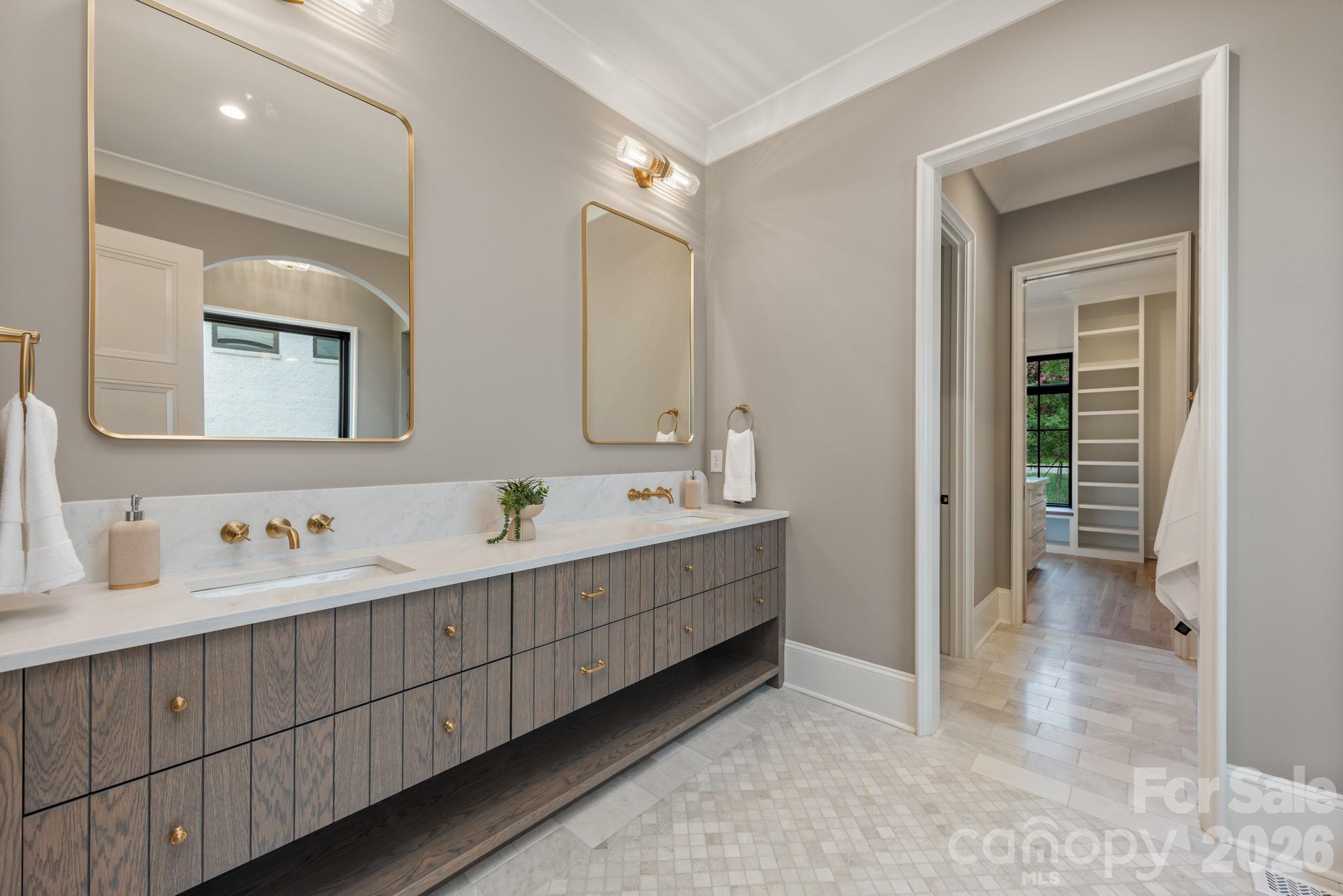 237 N Canterbury Road — Charlotte