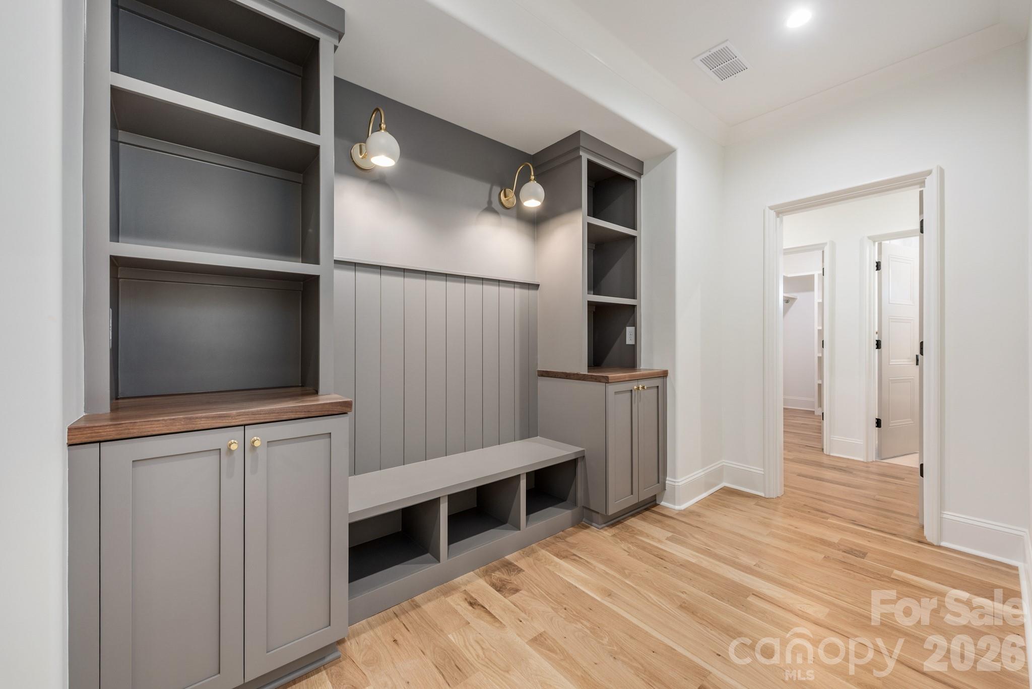 237 N Canterbury Road — Charlotte