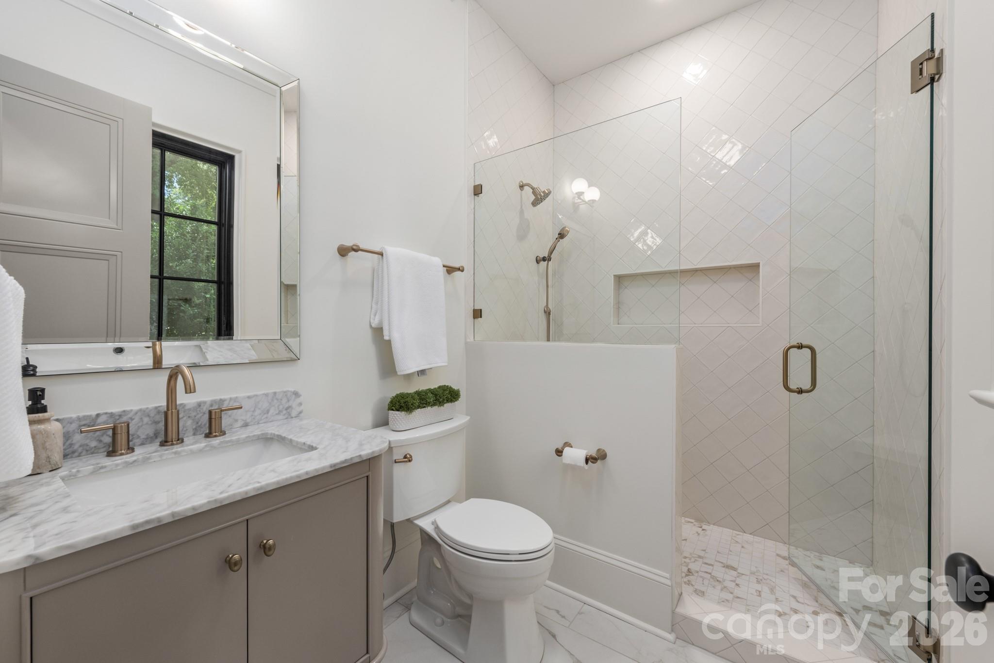 237 N Canterbury Road — Charlotte
