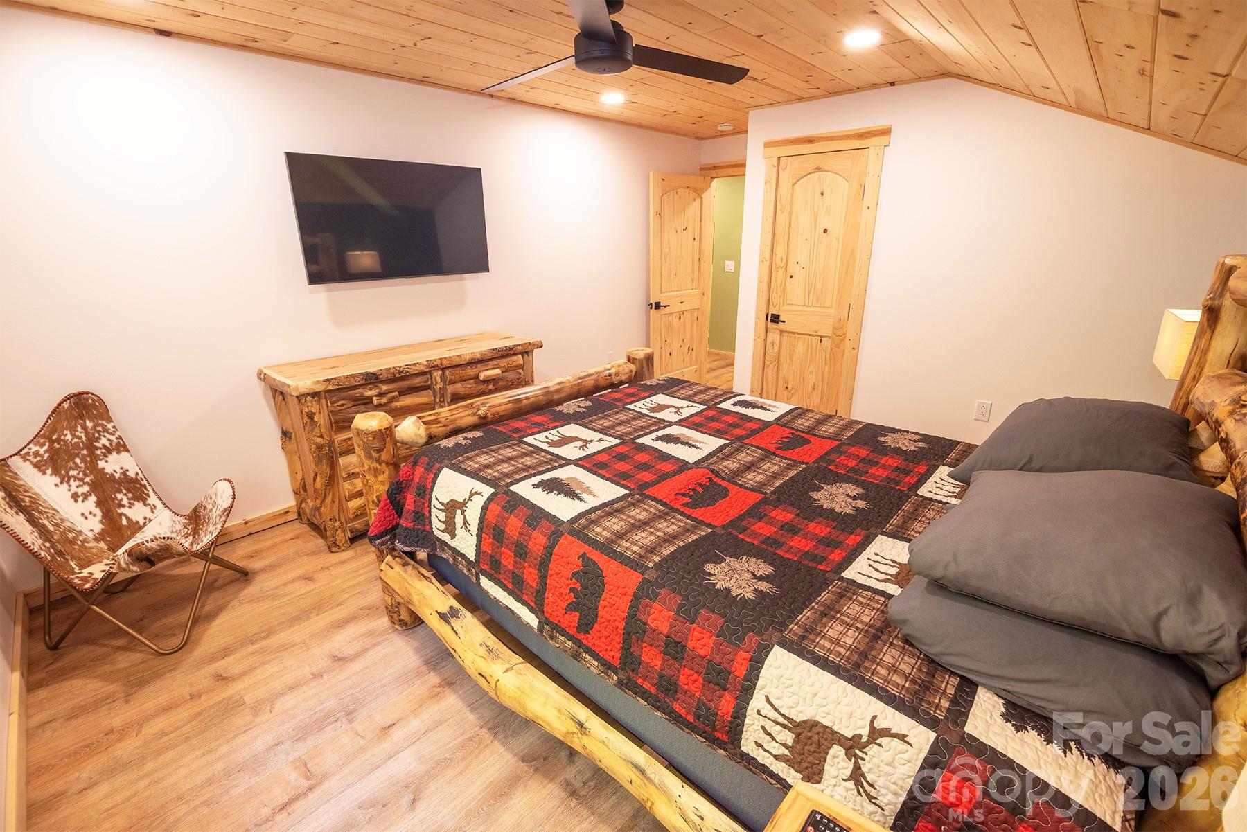 95 Lasso Lane — Waynesville