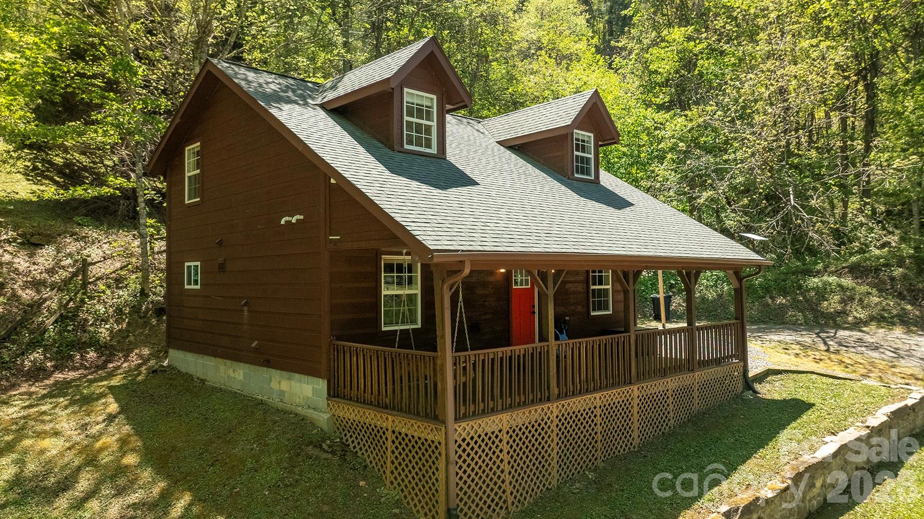 95 Lasso Lane — Waynesville