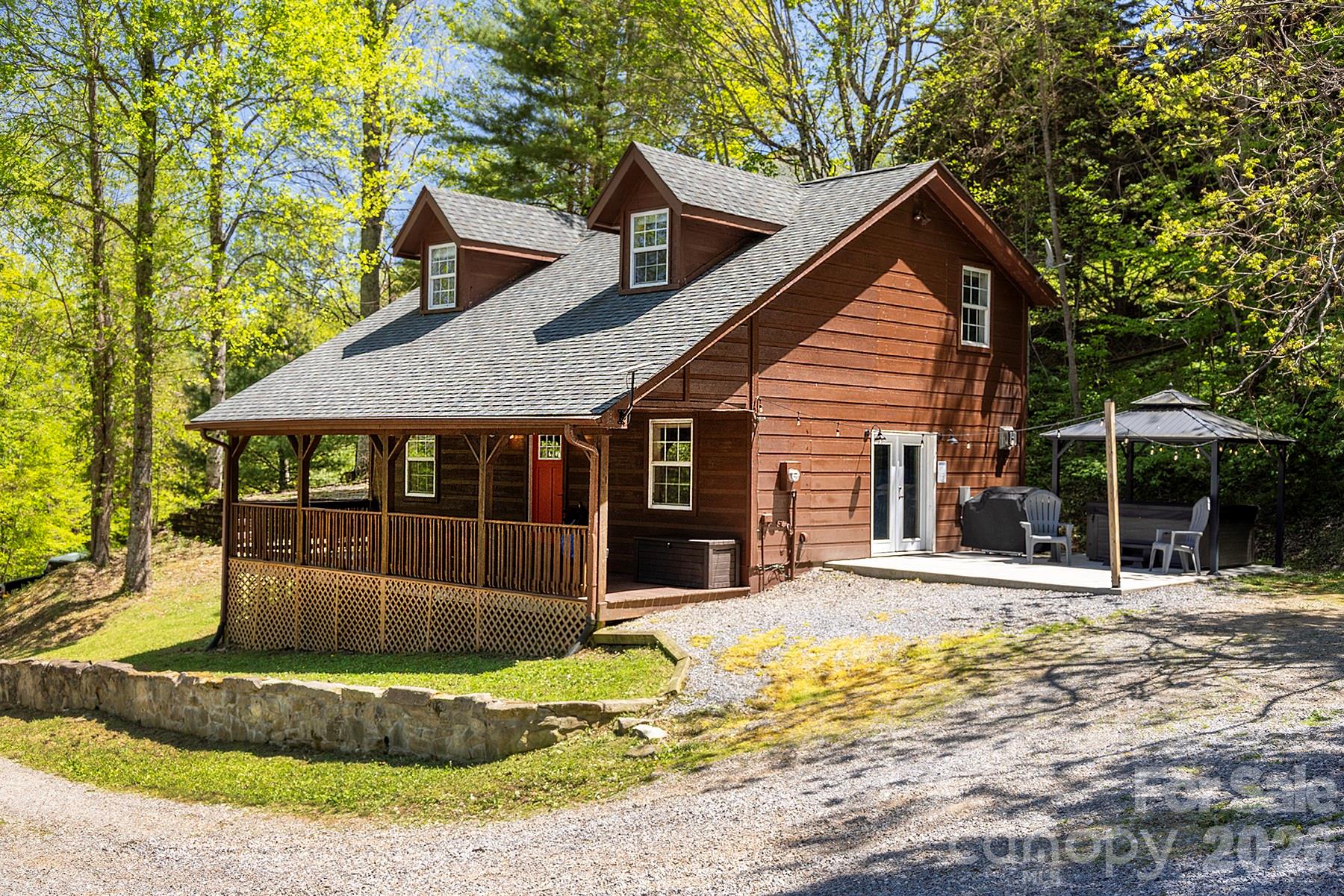 95 Lasso Lane — Waynesville
