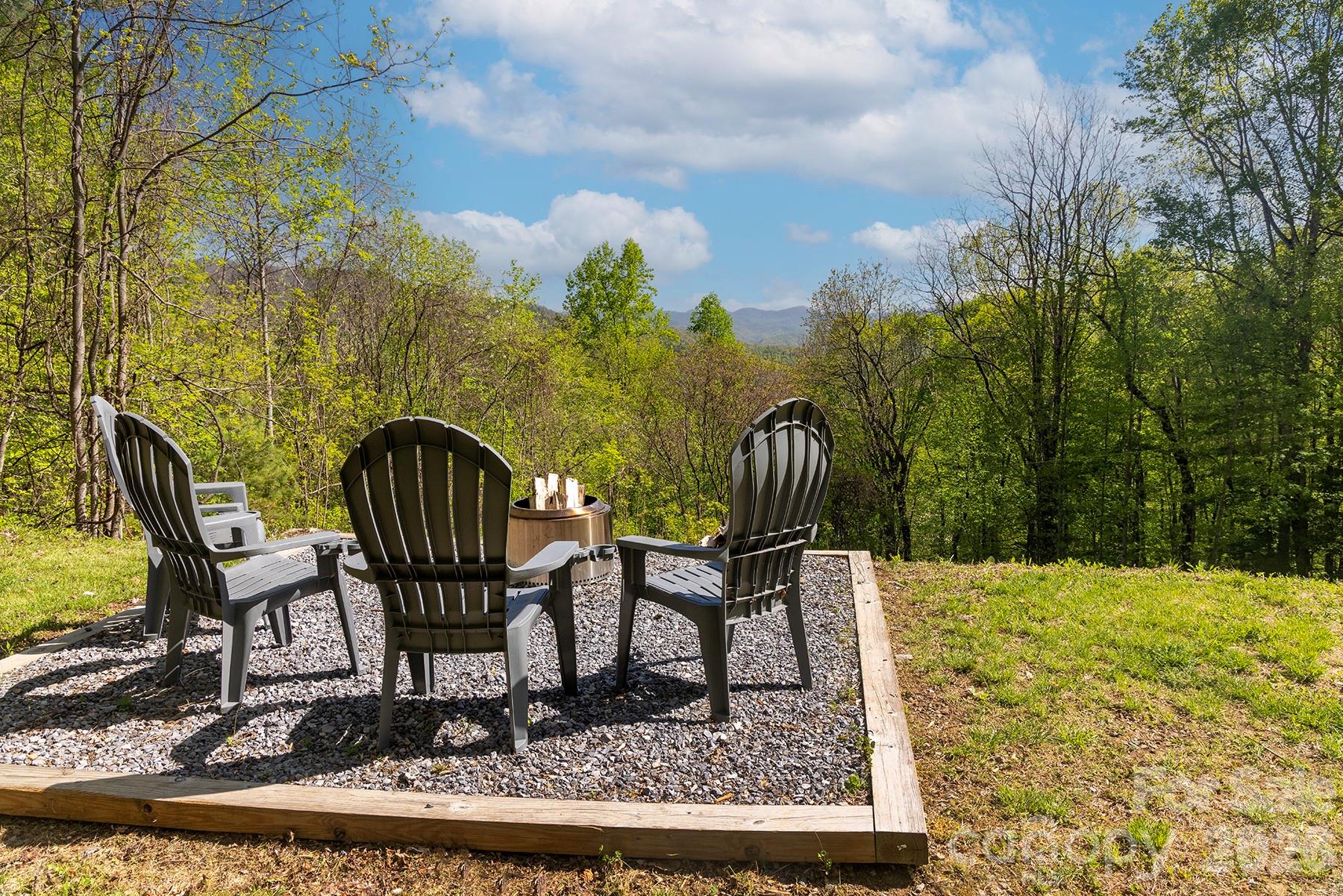 95 Lasso Lane — Waynesville
