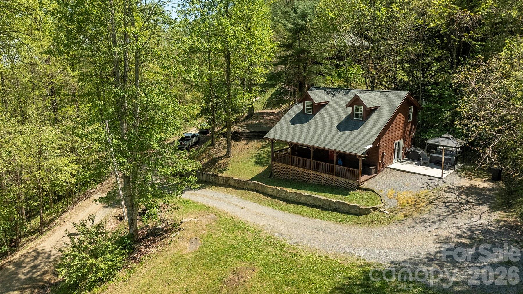 95 Lasso Lane — Waynesville