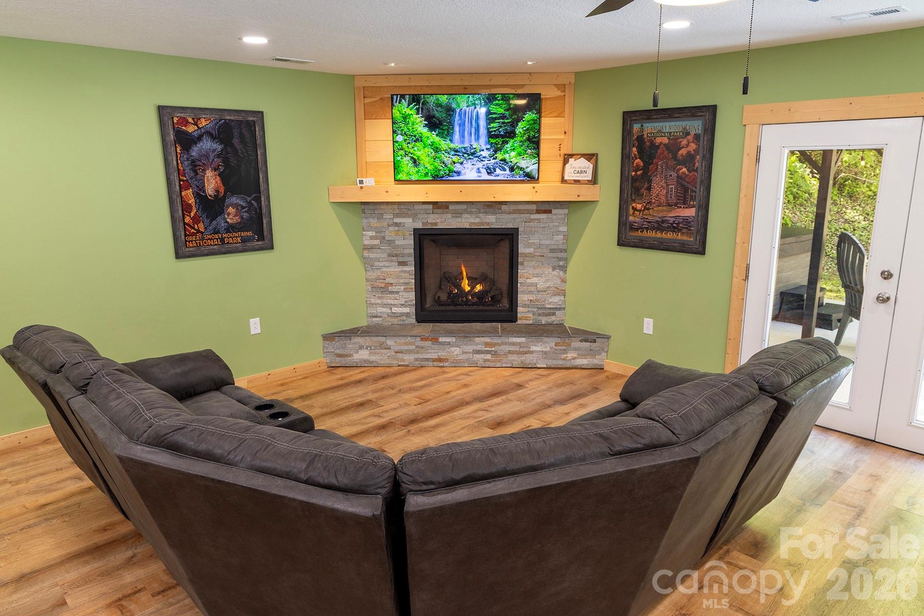 95 Lasso Lane — Waynesville