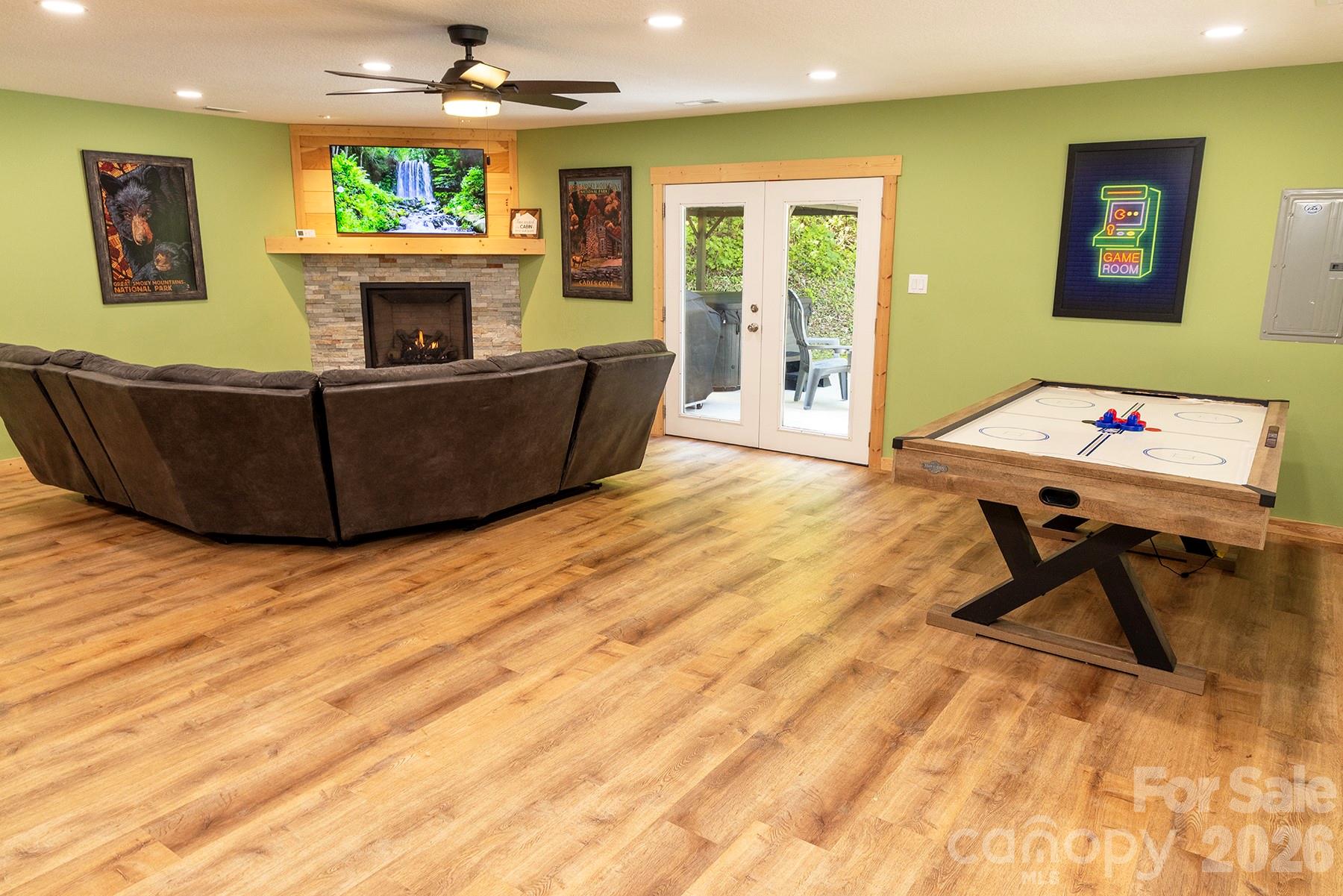 95 Lasso Lane — Waynesville