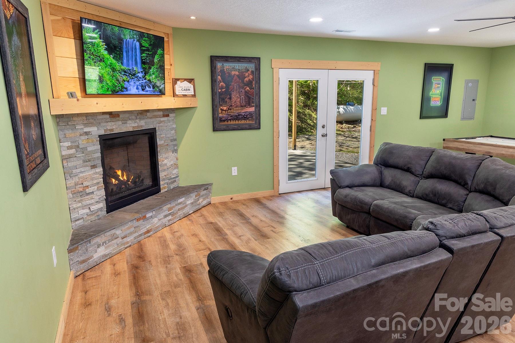 95 Lasso Lane — Waynesville