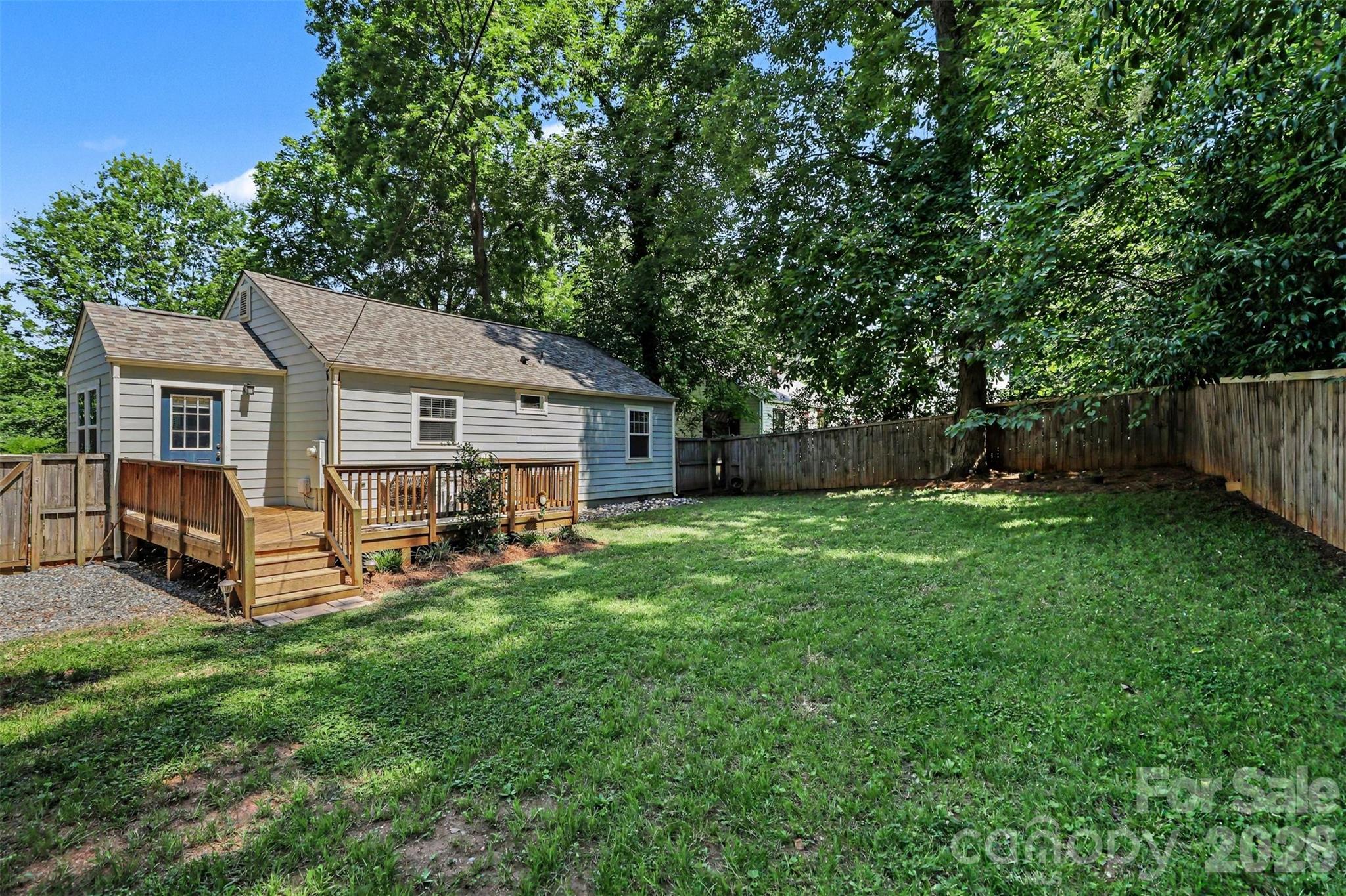 2612 Roslyn Avenue — Charlotte