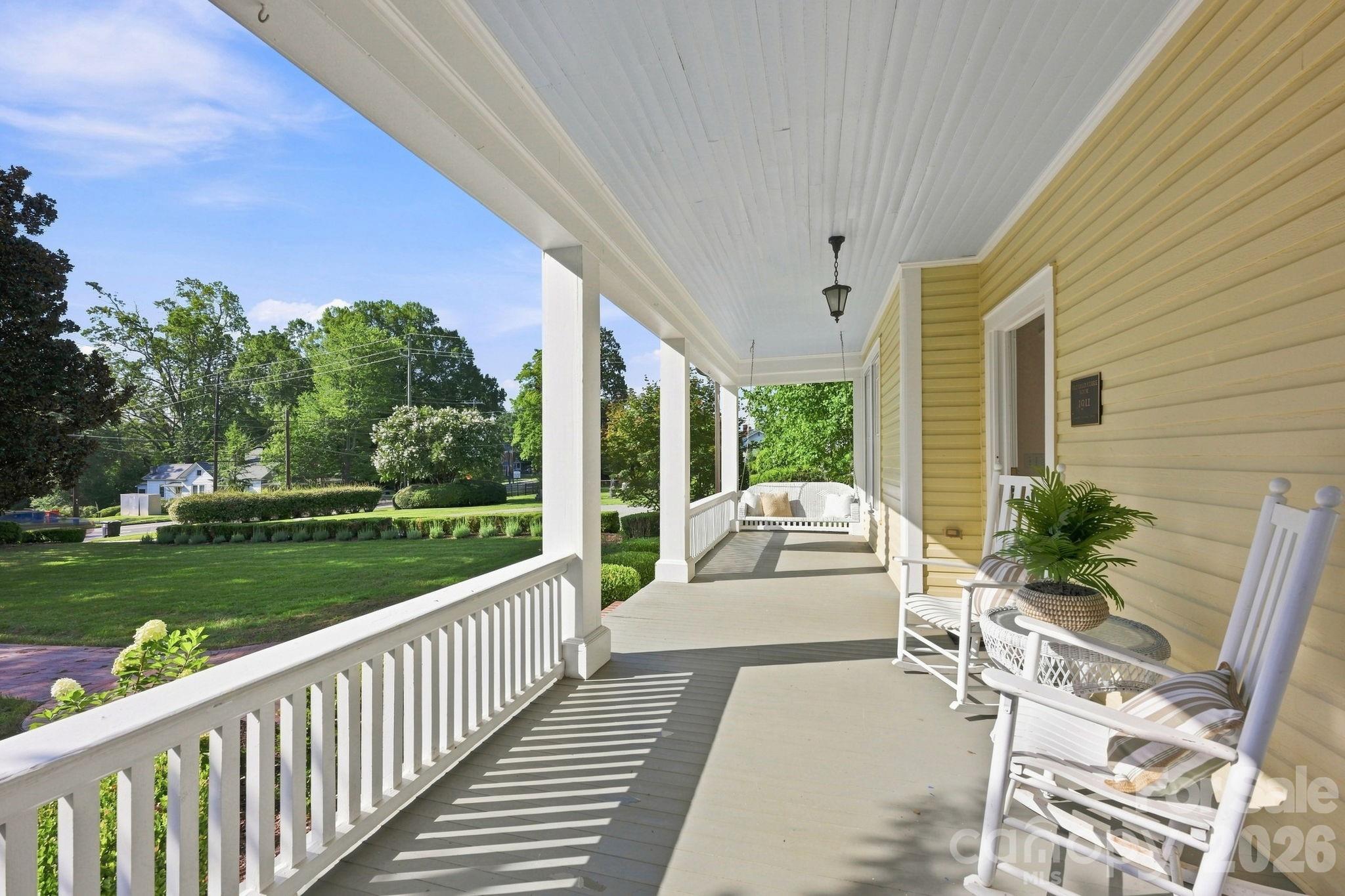 559 N Main Street — Davidson
