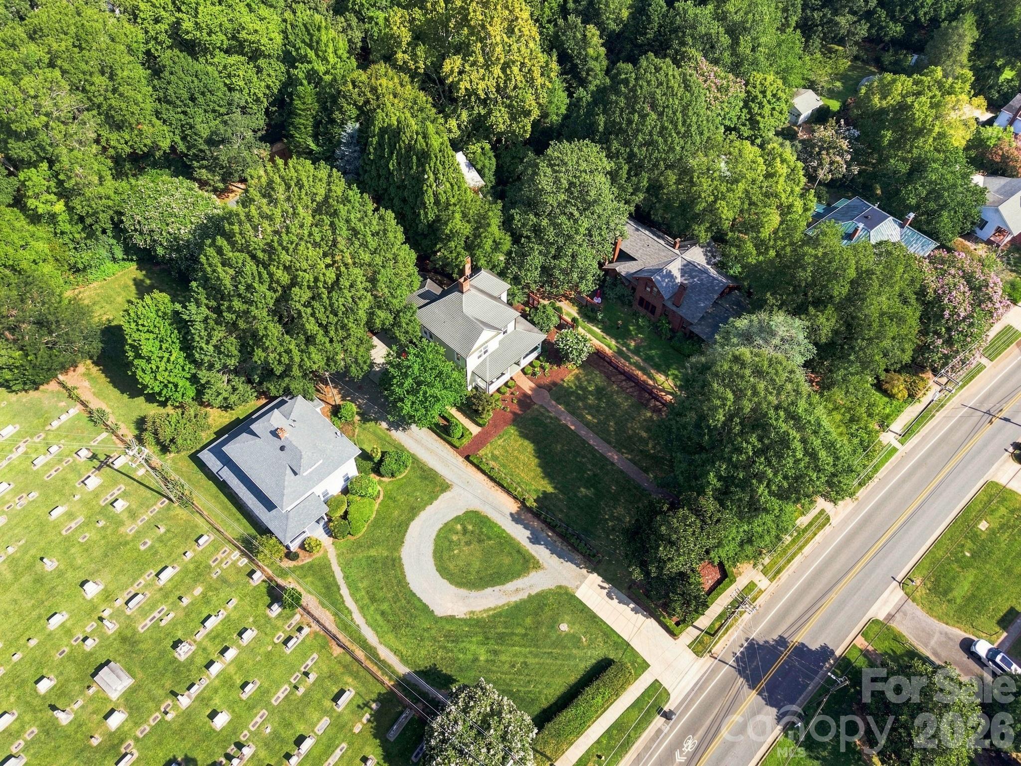 559 N Main Street — Davidson