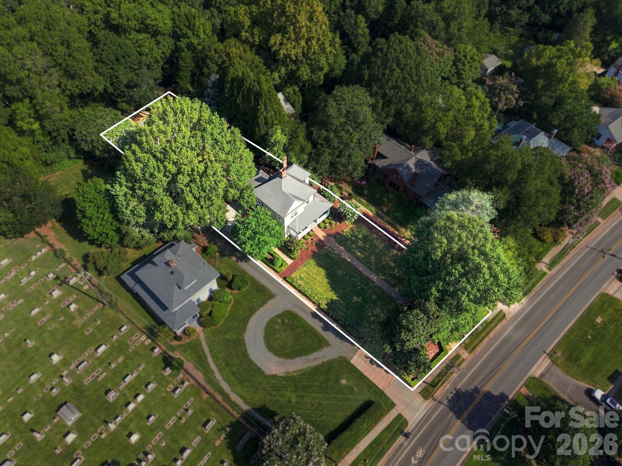 559 N Main Street — Davidson