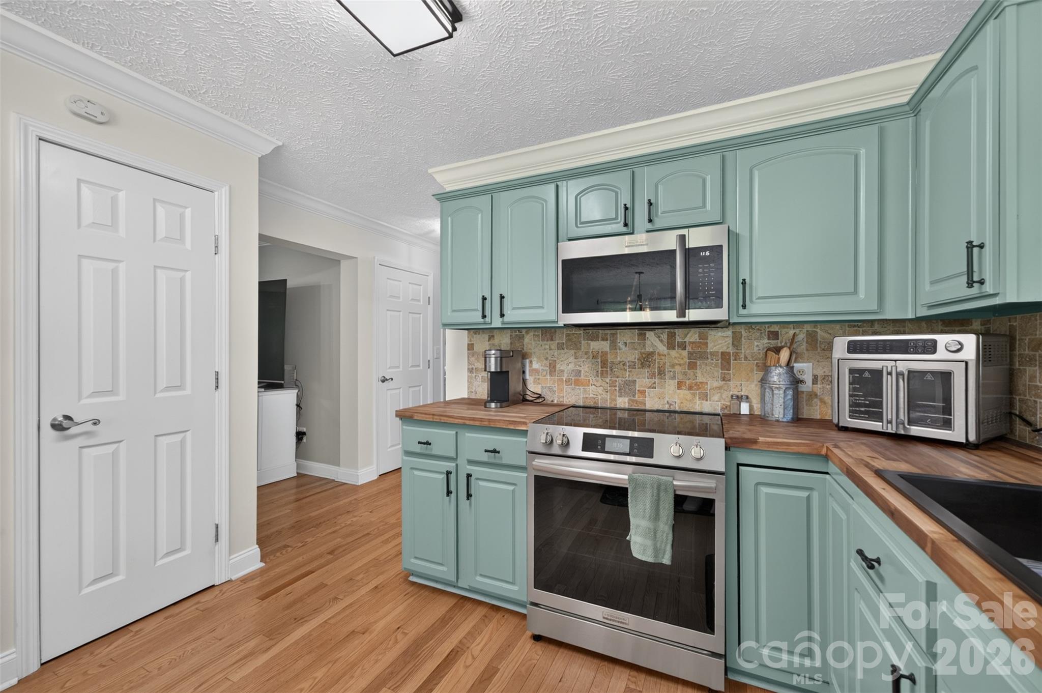 618 Indian Hill Road — Olin