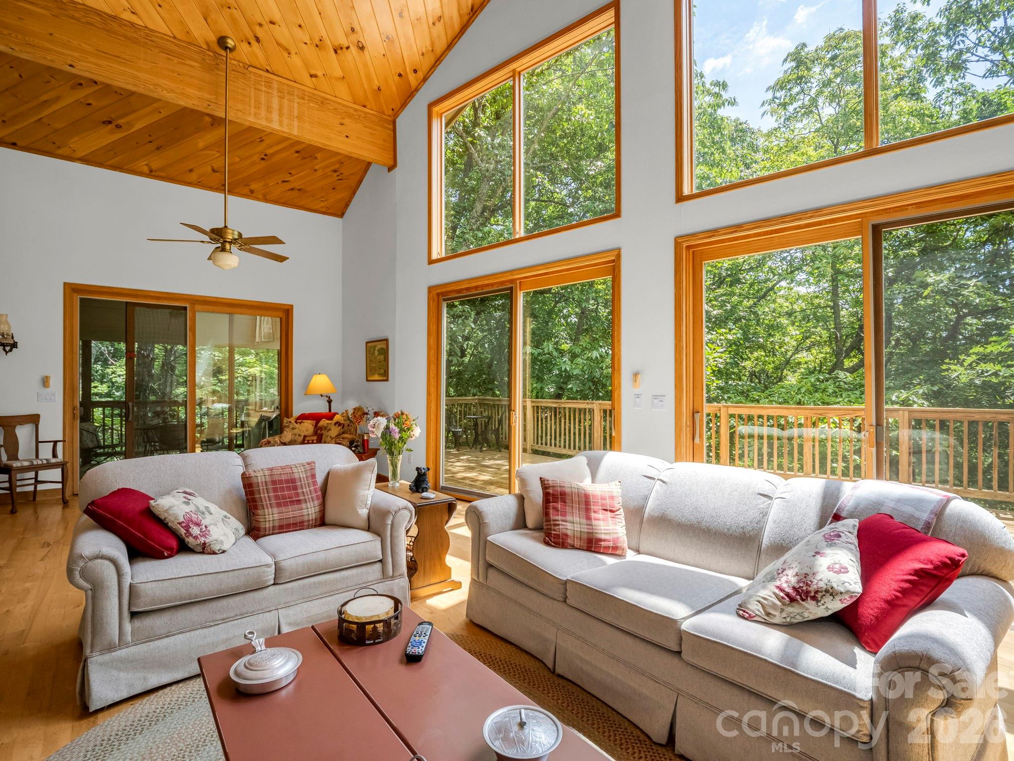366 Summer Haven Road — Swannanoa