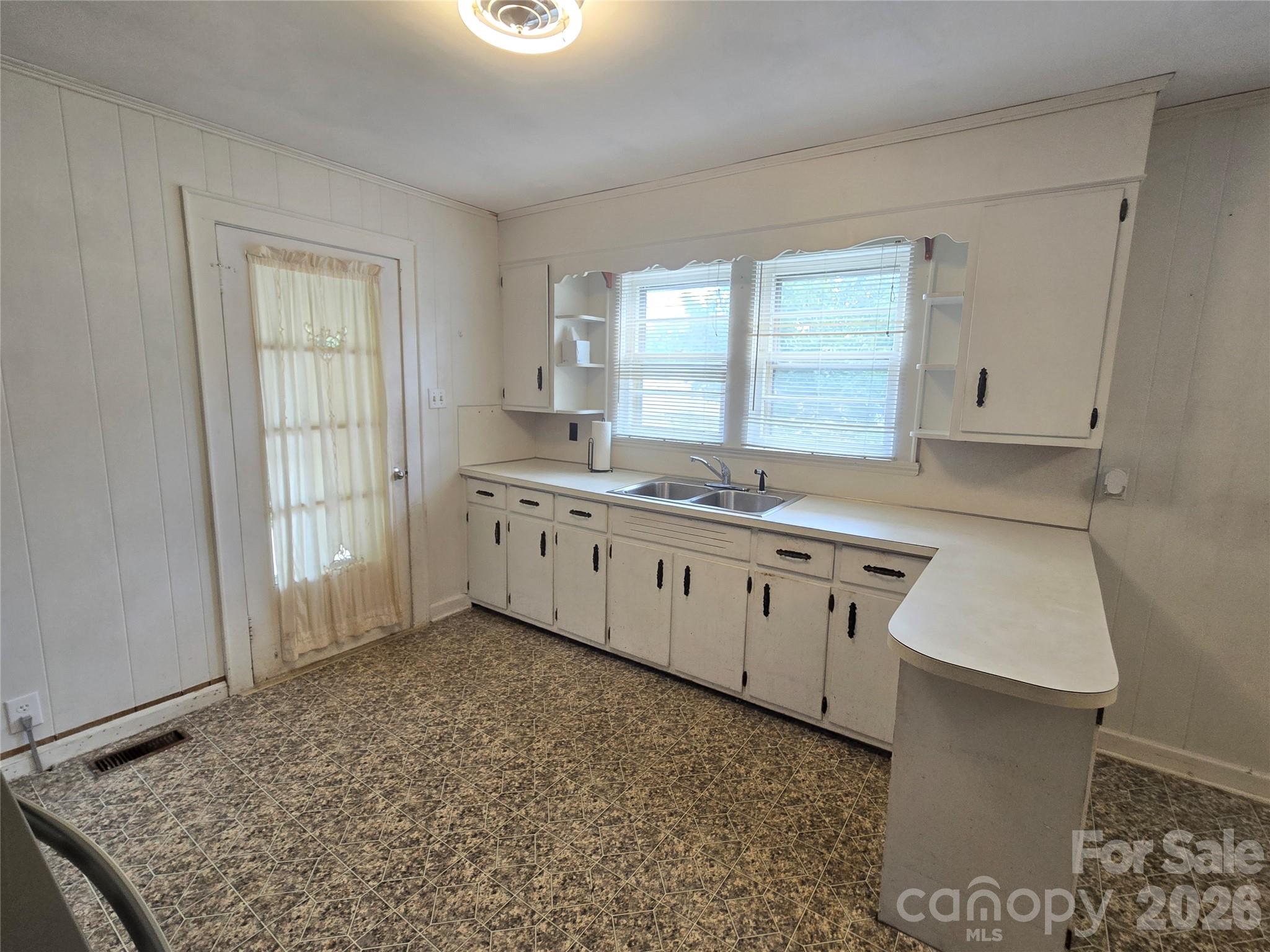 305 Oakland Avenue Avenue — Morganton