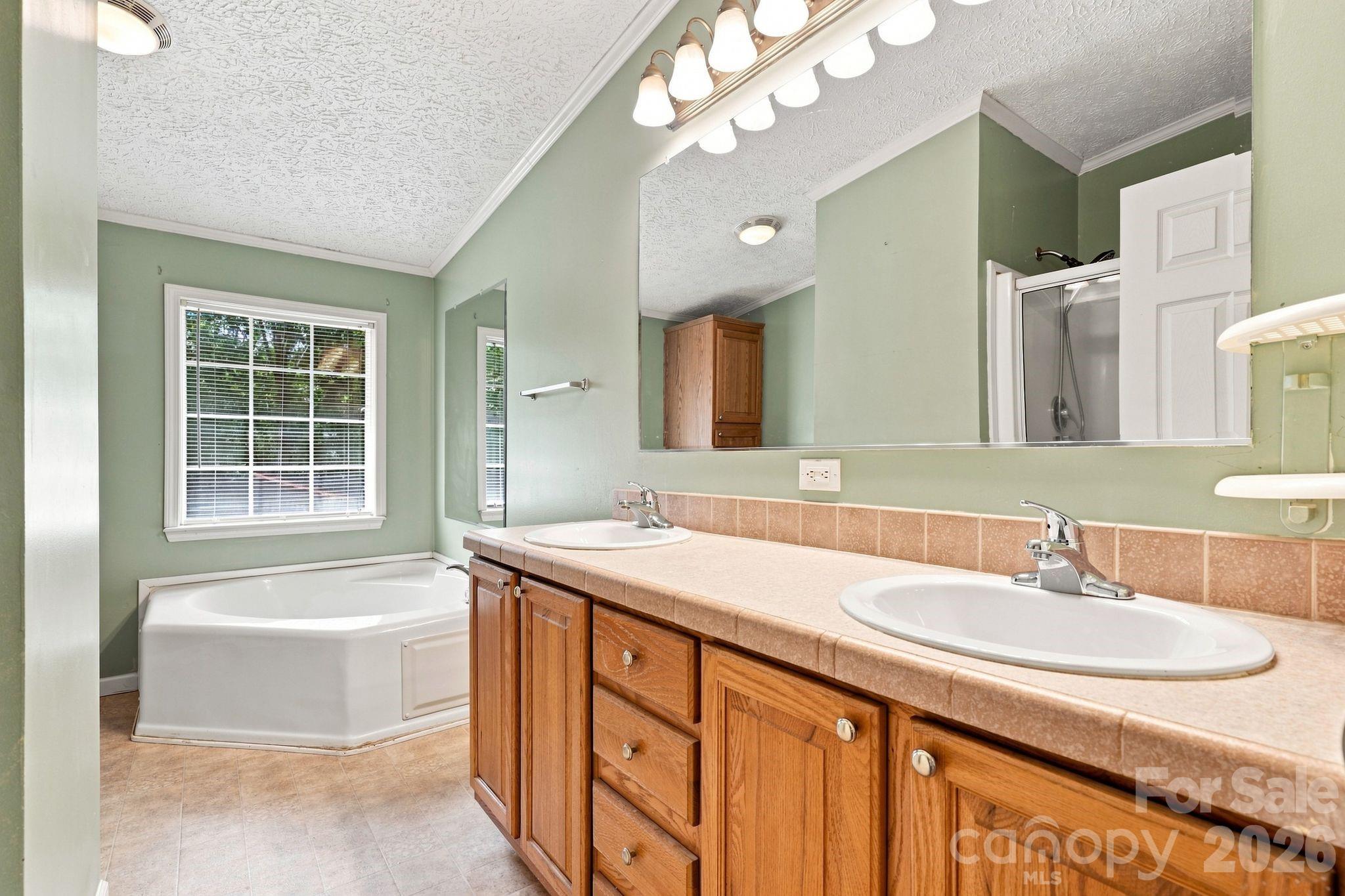 175 Riverfield Drive — Statesville
