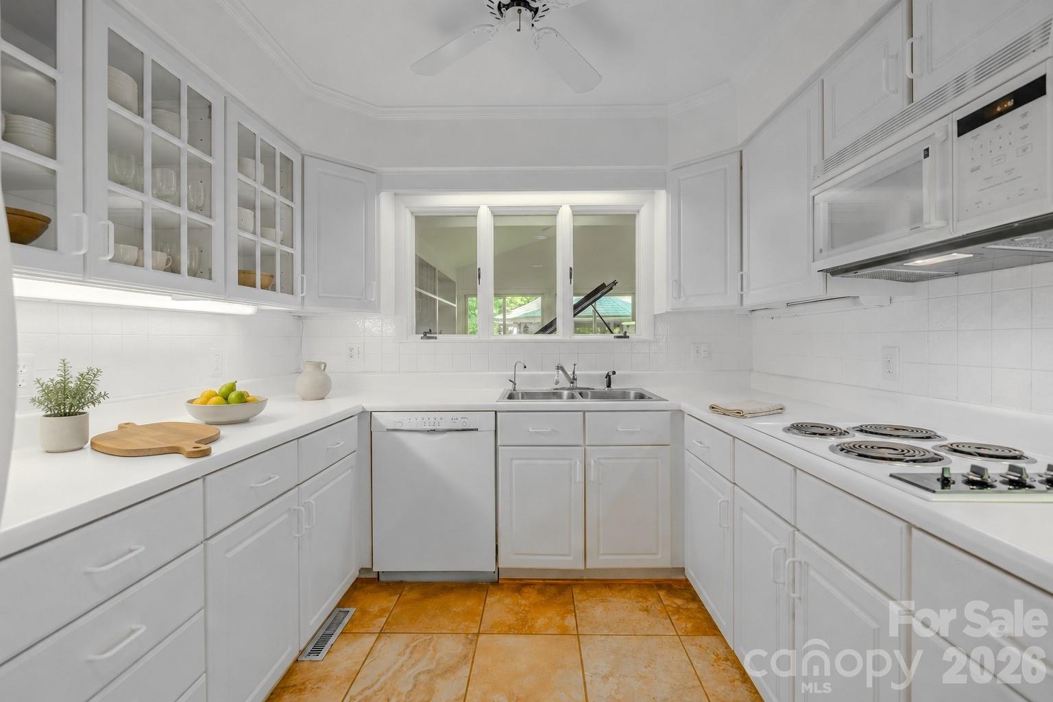 1225 Hogback Mountain Road — Tryon
